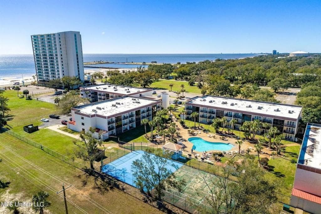 Biloxi Beach Condo-B featured exterior or lobby in Biloxi, MS — similar hotel
