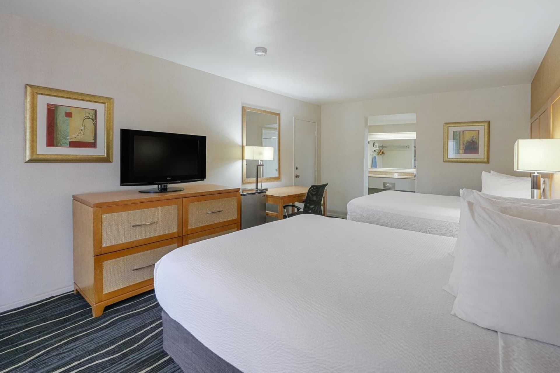 Ramada by Wyndham Costa Mesa/Newport Beach gallery photo in Costa Mesa, CA — image 43