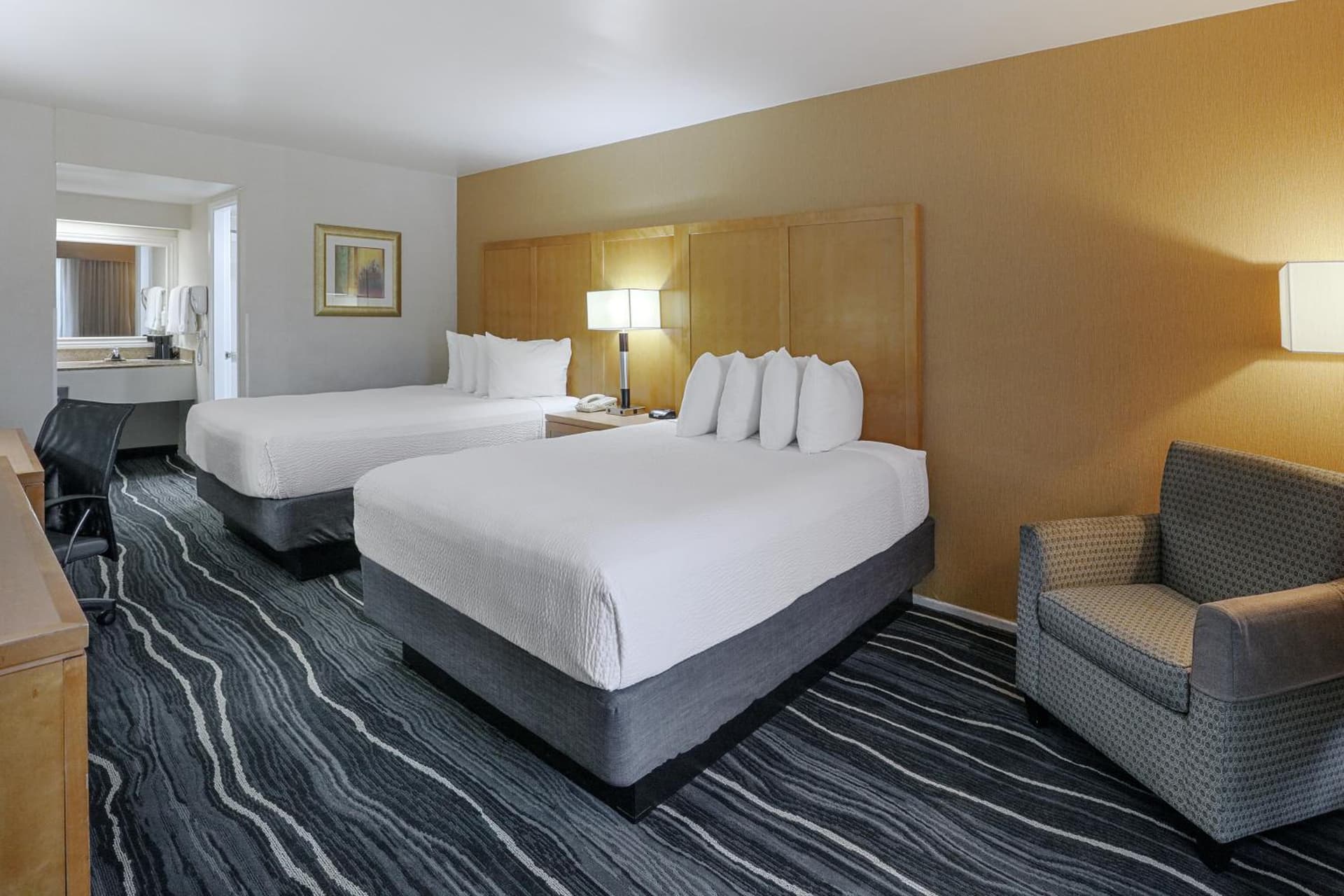 Ramada by Wyndham Costa Mesa/Newport Beach gallery photo in Costa Mesa, CA — image 62