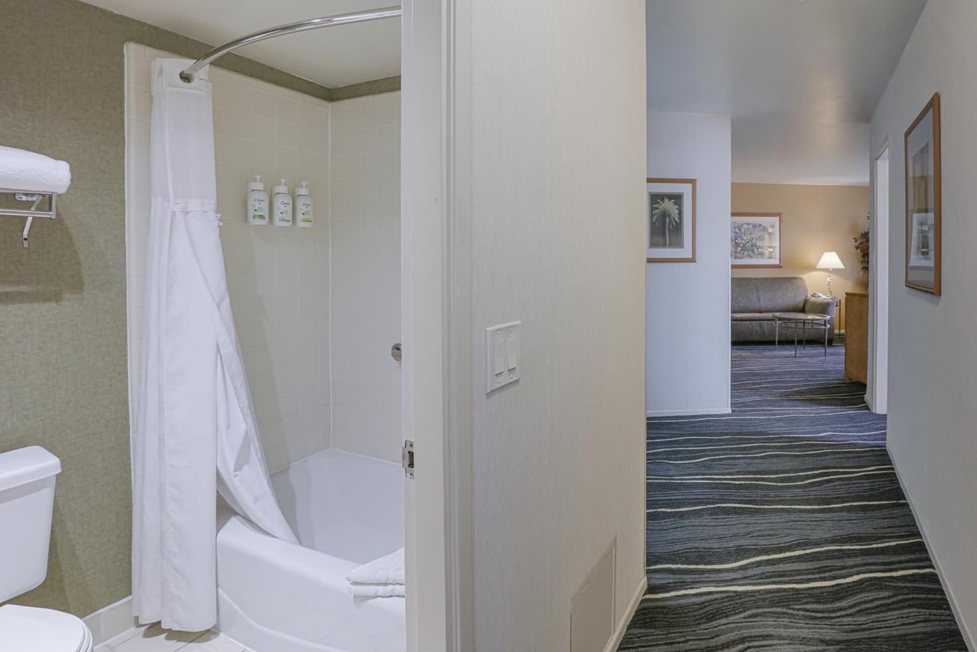 Ramada by Wyndham Costa Mesa/Newport Beach gallery photo in Costa Mesa, CA — image 13