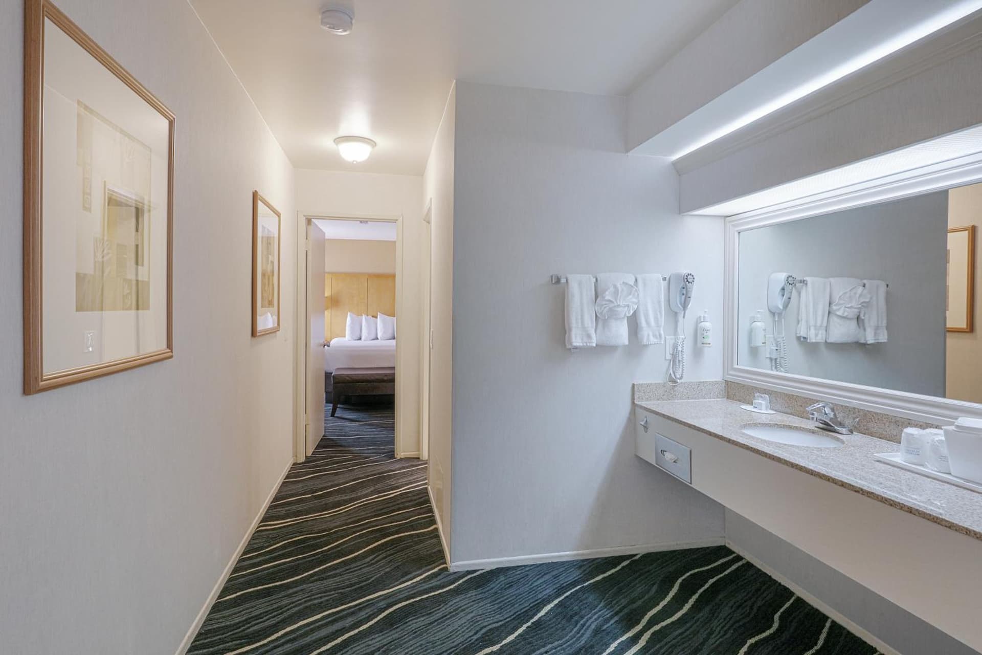 Ramada by Wyndham Costa Mesa/Newport Beach gallery photo in Costa Mesa, CA — image 33