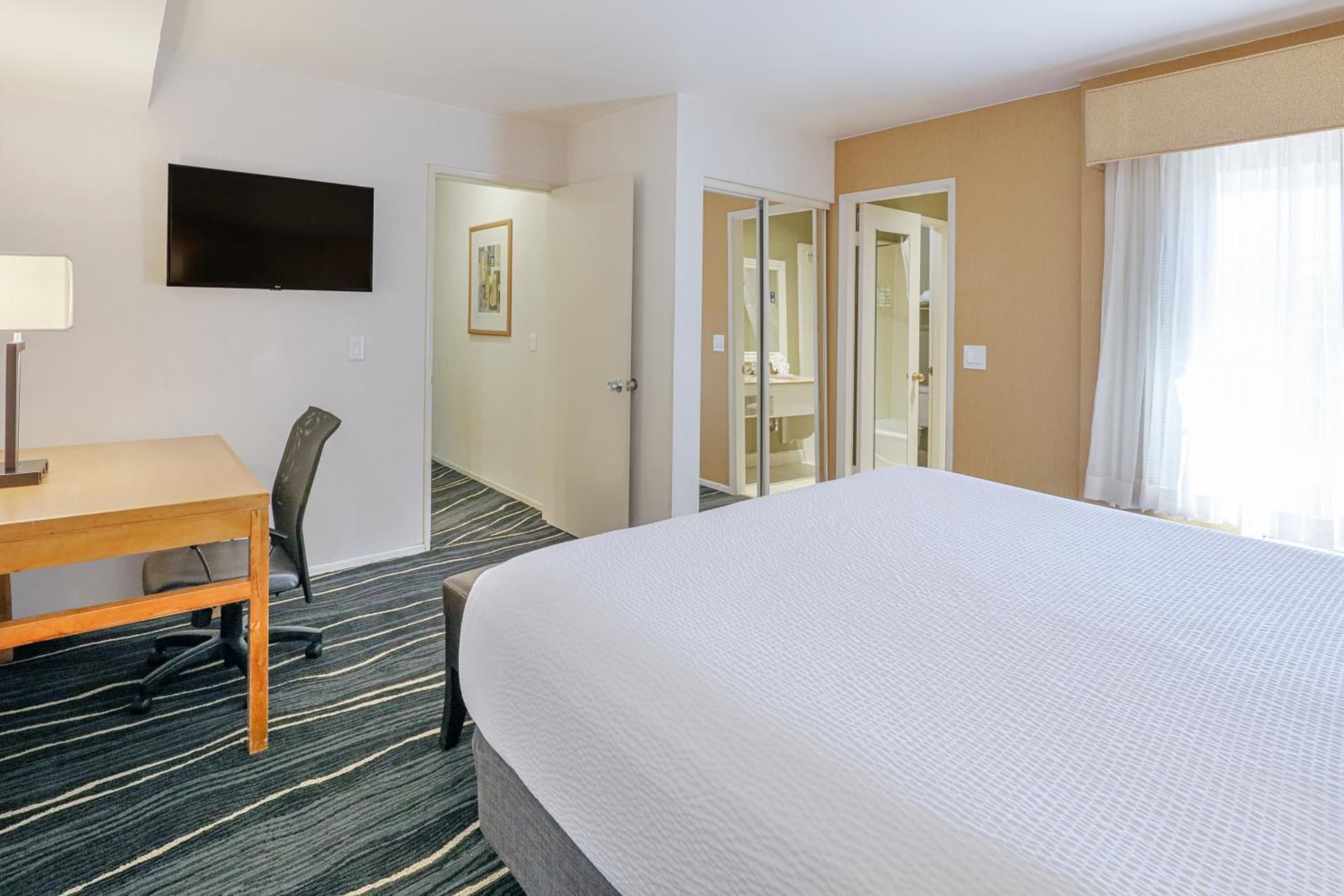 Ramada by Wyndham Costa Mesa/Newport Beach gallery photo in Costa Mesa, CA — image 61