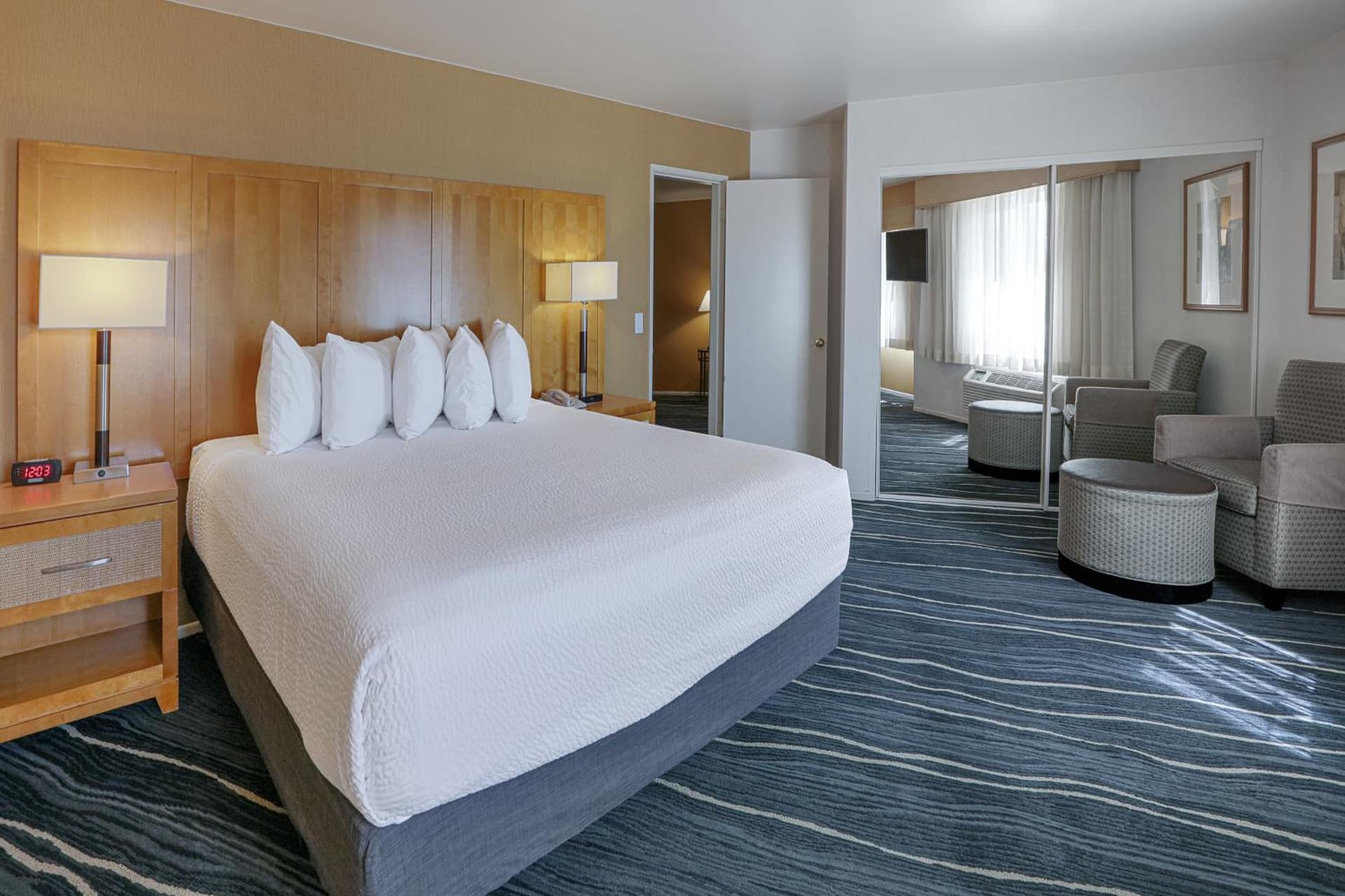 Ramada by Wyndham Costa Mesa/Newport Beach gallery photo in Costa Mesa, CA — image 37