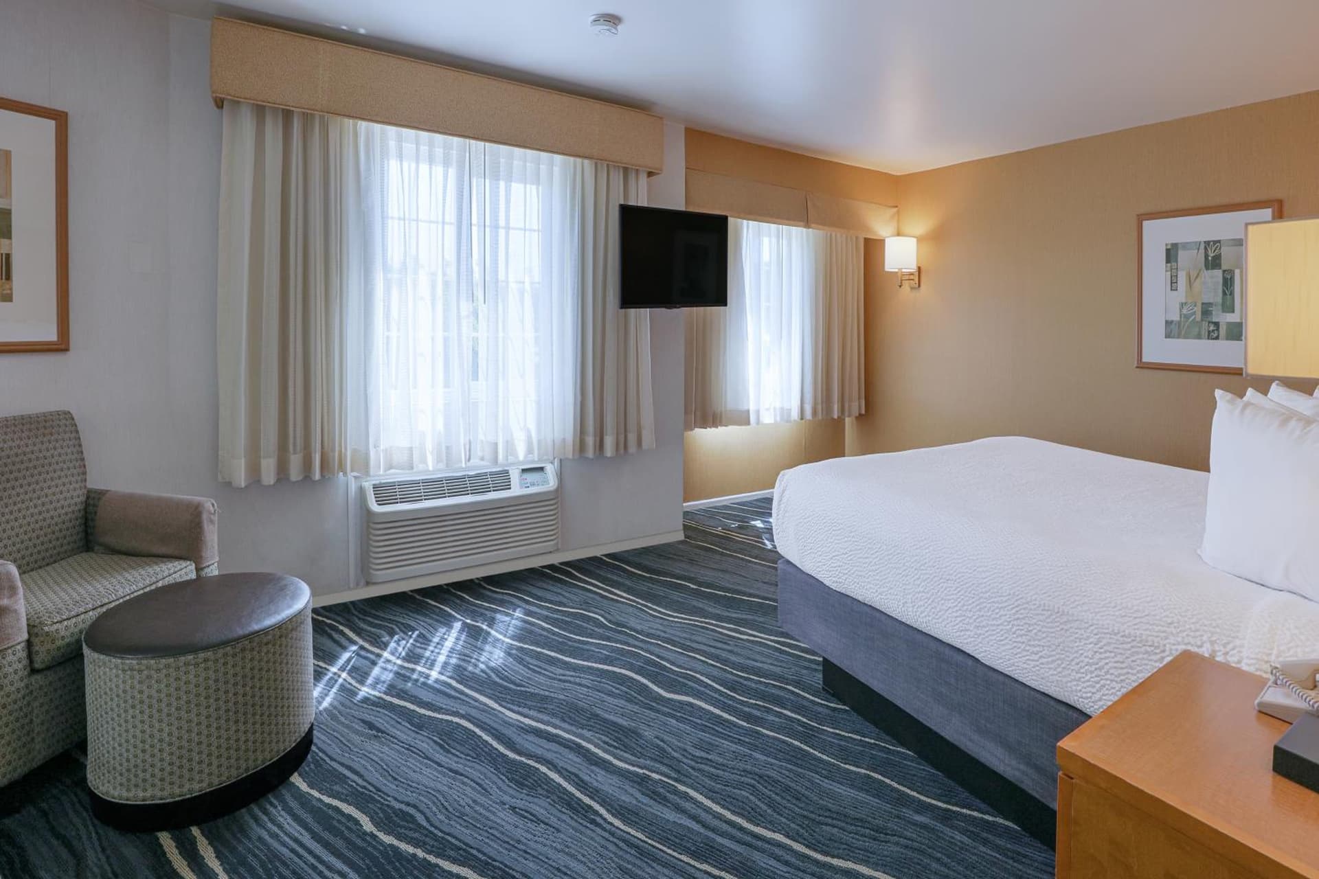 Ramada by Wyndham Costa Mesa/Newport Beach gallery photo in Costa Mesa, CA — image 18