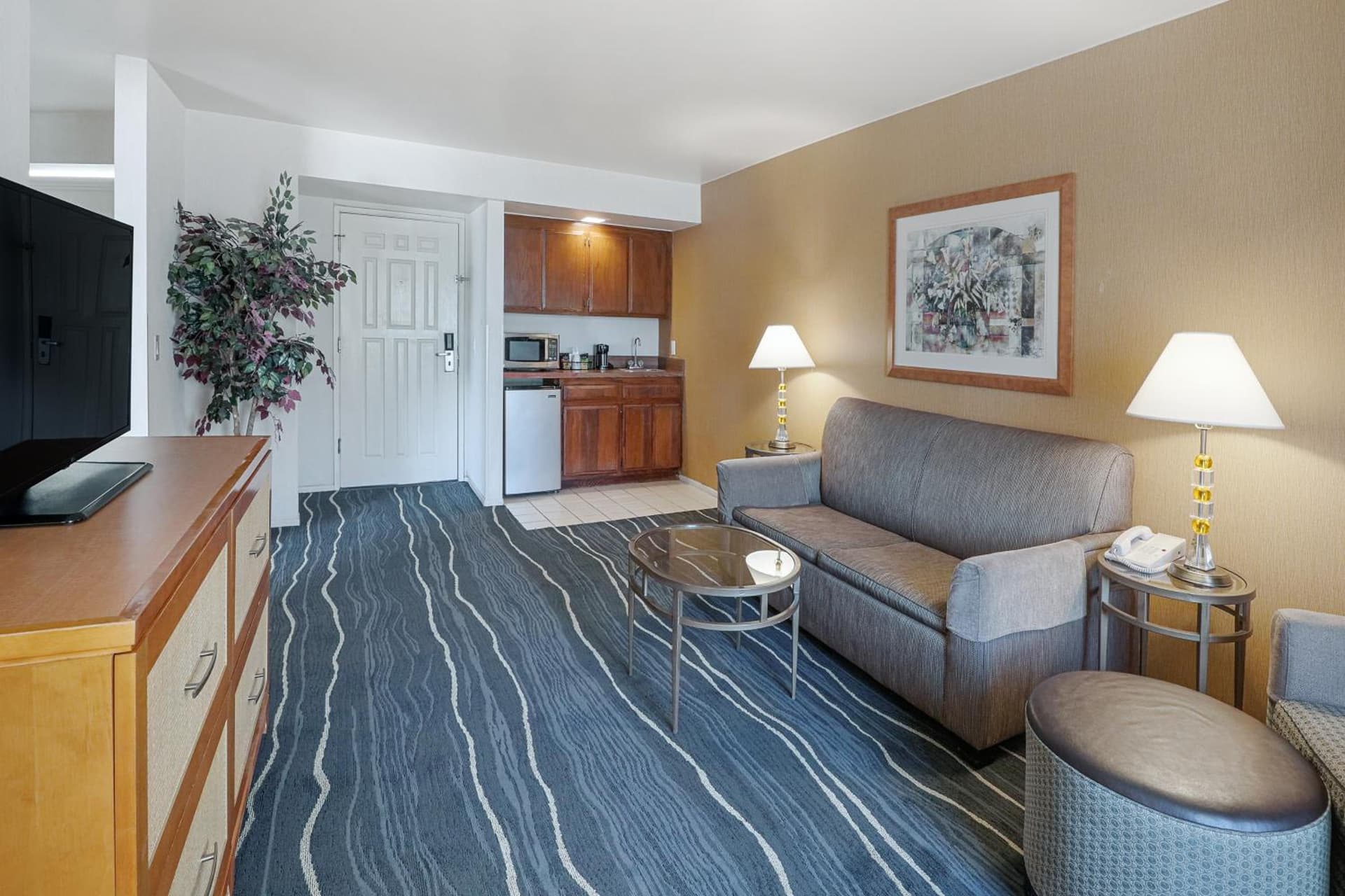 Ramada by Wyndham Costa Mesa/Newport Beach gallery photo in Costa Mesa, CA — image 12