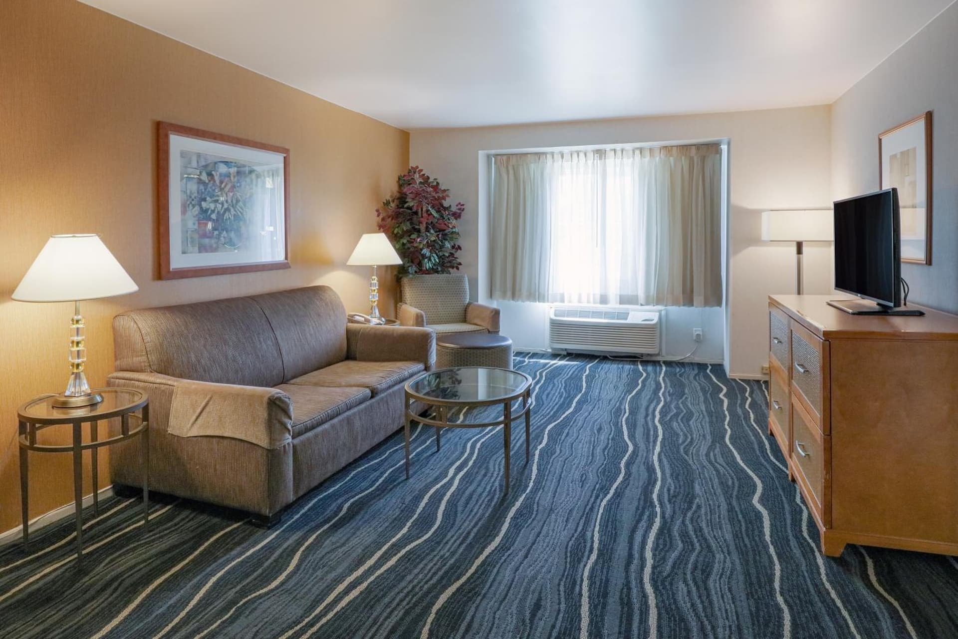 Ramada by Wyndham Costa Mesa/Newport Beach gallery photo in Costa Mesa, CA — image 14