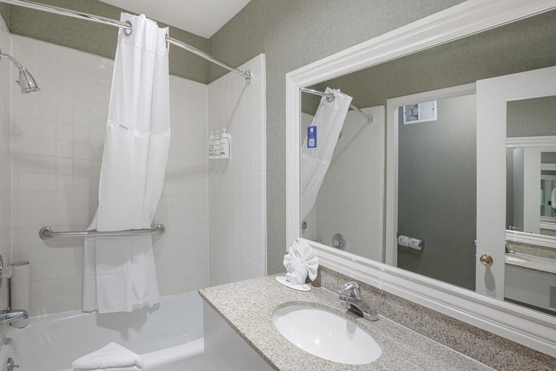 Ramada by Wyndham Costa Mesa/Newport Beach gallery photo in Costa Mesa, CA — image 26