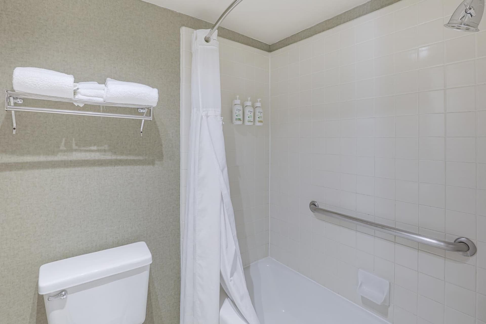 Ramada by Wyndham Costa Mesa/Newport Beach gallery photo in Costa Mesa, CA — image 50