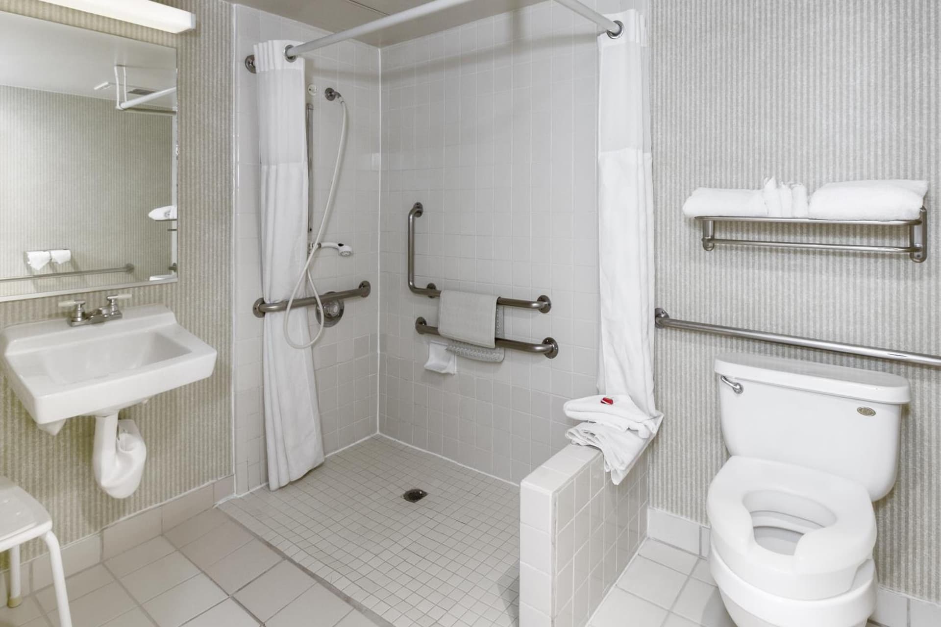 Ramada by Wyndham Costa Mesa/Newport Beach gallery photo in Costa Mesa, CA — image 60