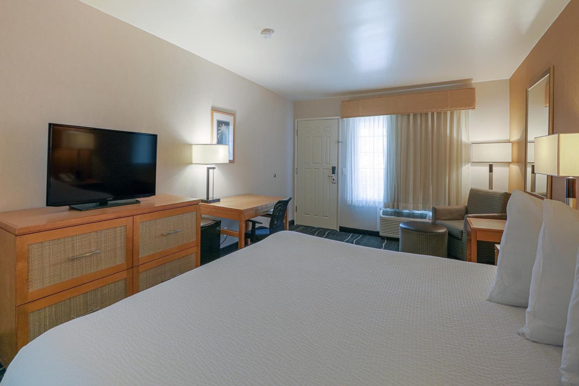 Ramada by Wyndham Costa Mesa/Newport Beach gallery photo in Costa Mesa, CA — image 63