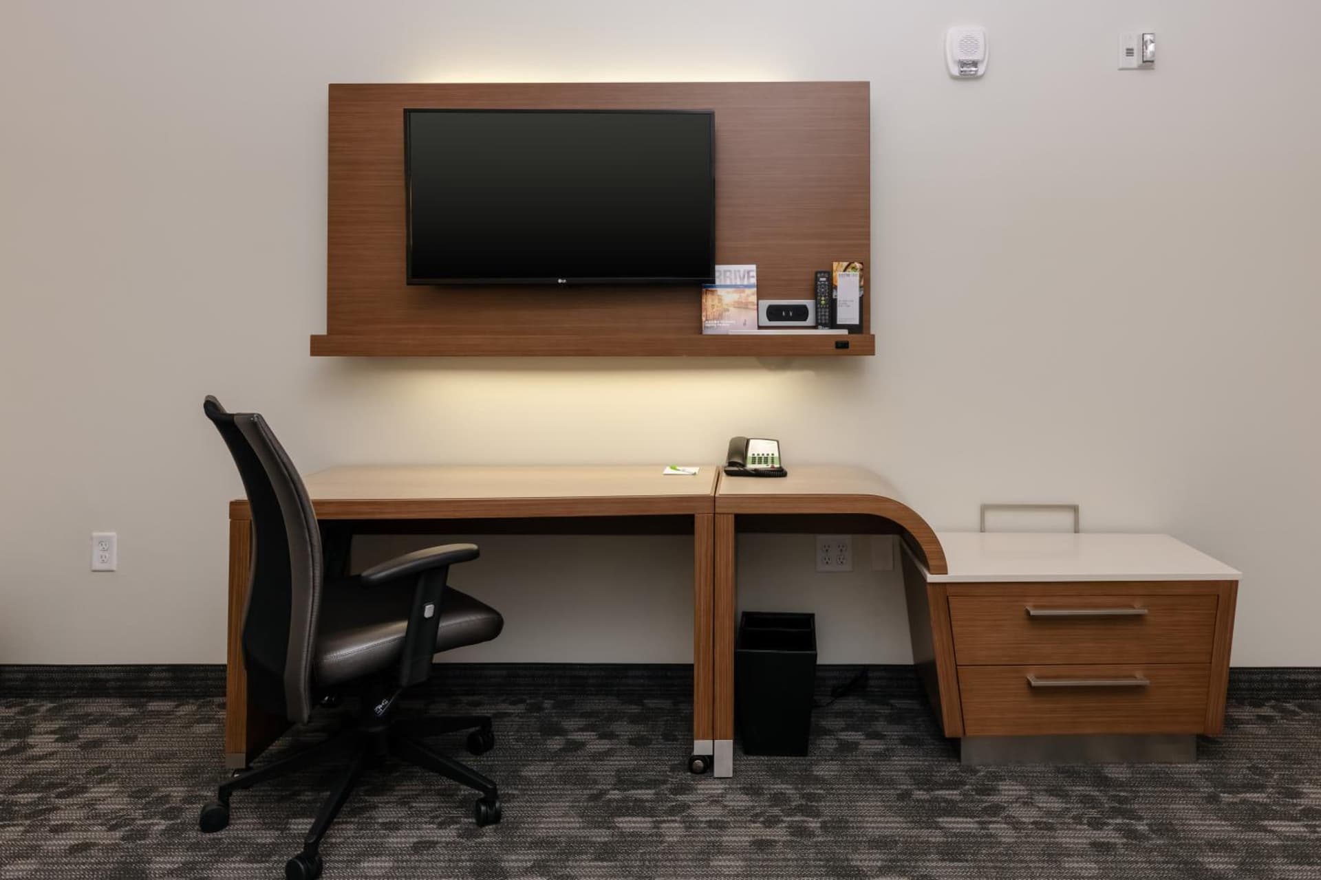 Courtyard by Marriott Savannah Airport interior in Savannah, GA — gallery photo 2