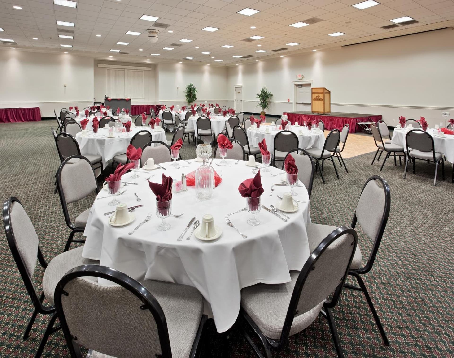 Holiday Inn Redding by IHG interior in Redding, CA — gallery photo 2