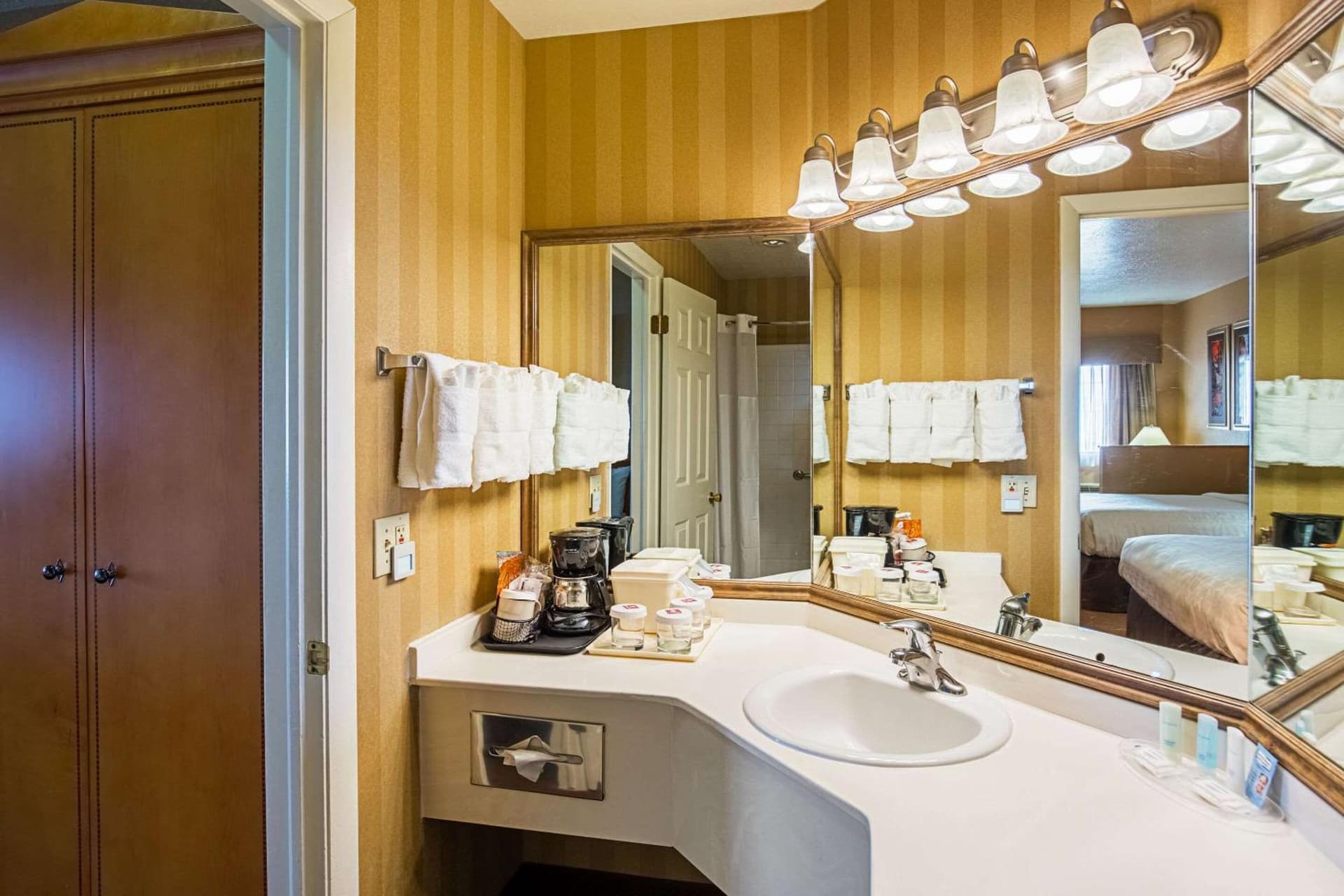 Clarion Suites St George - Convention Center Area gallery photo in St. George, UT — image 16