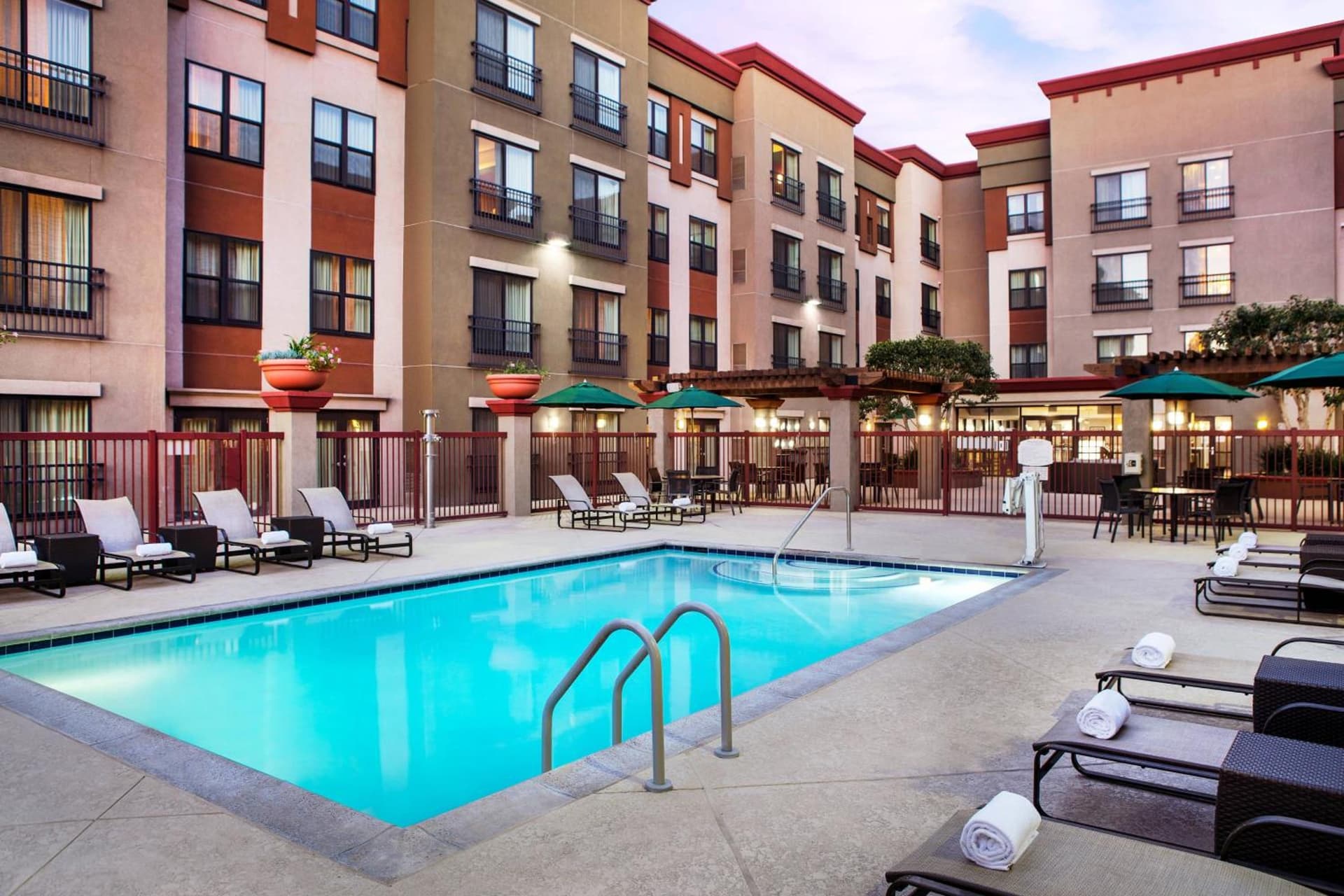 Residence Inn Los Angeles Burbank/Downtown gallery photo in Burbank, CA — image 6