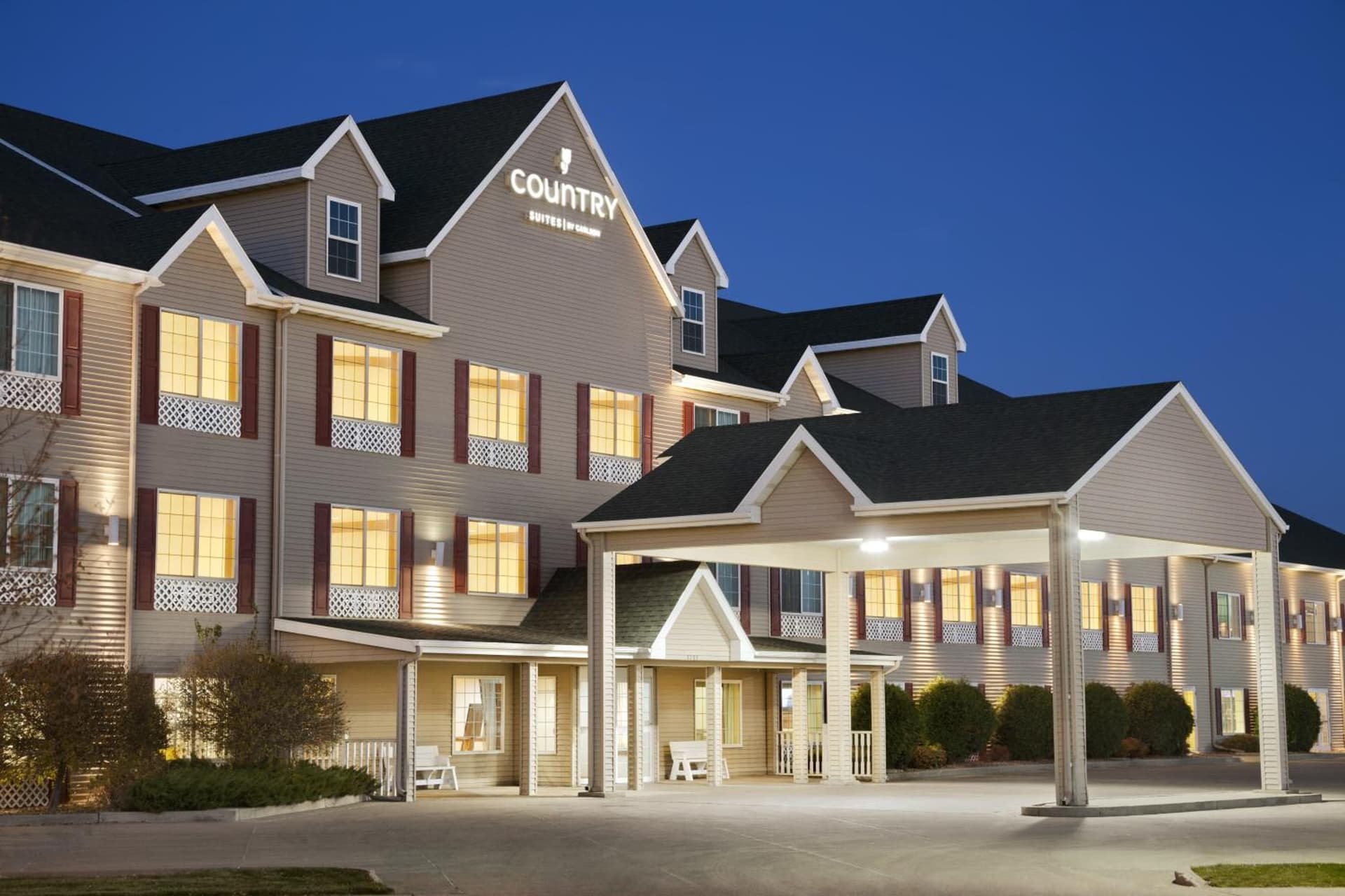 Country Inn & Suites by Radisson Bismarck Waterpark property views in Bismarck, ND — gallery photo 3