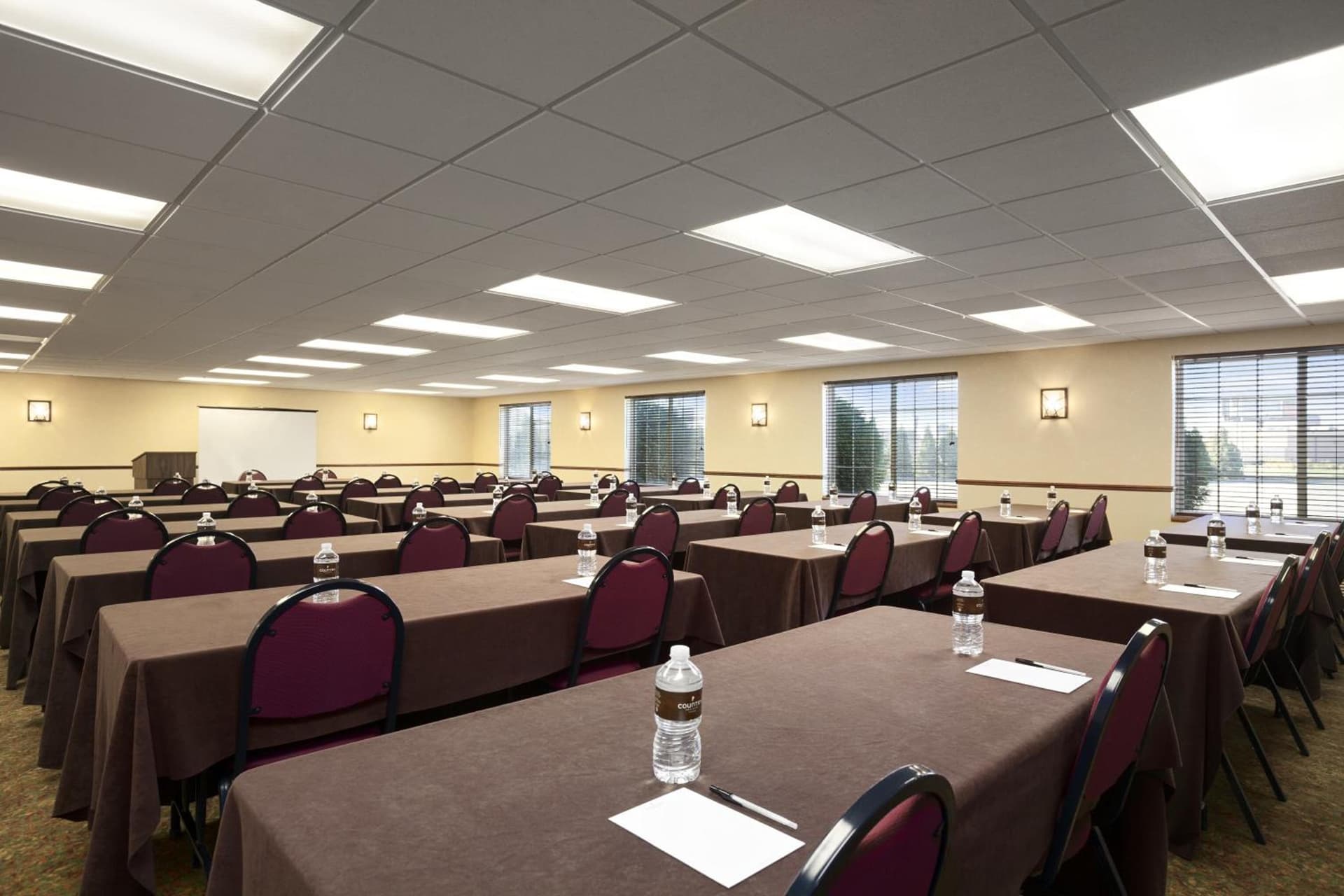 Country Inn & Suites by Radisson Bismarck Waterpark gallery photo in Bismarck, ND — image 30