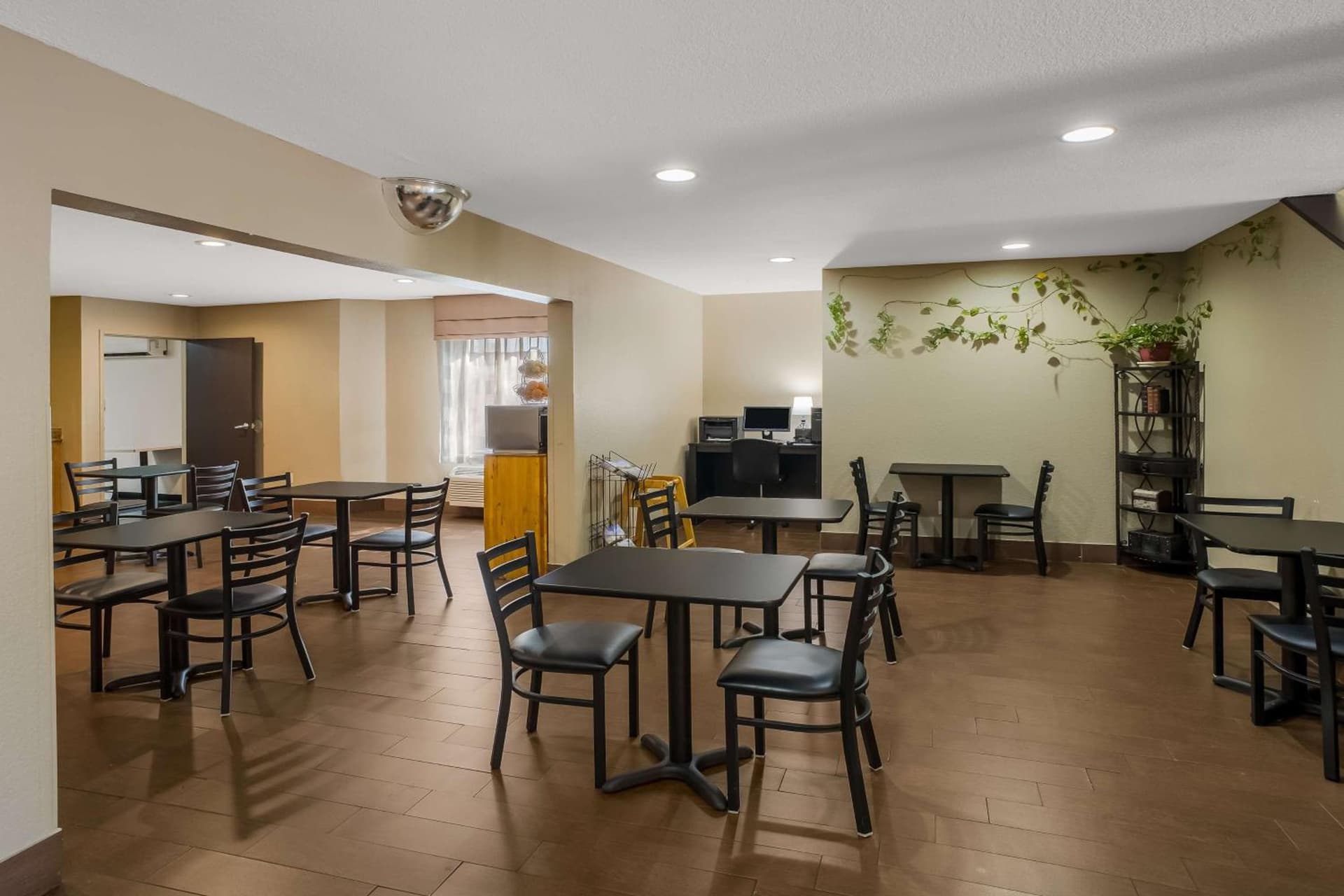 SureStay Plus by Best Western Mesa Superstition Springs gallery photo in Mesa, AZ — image 8