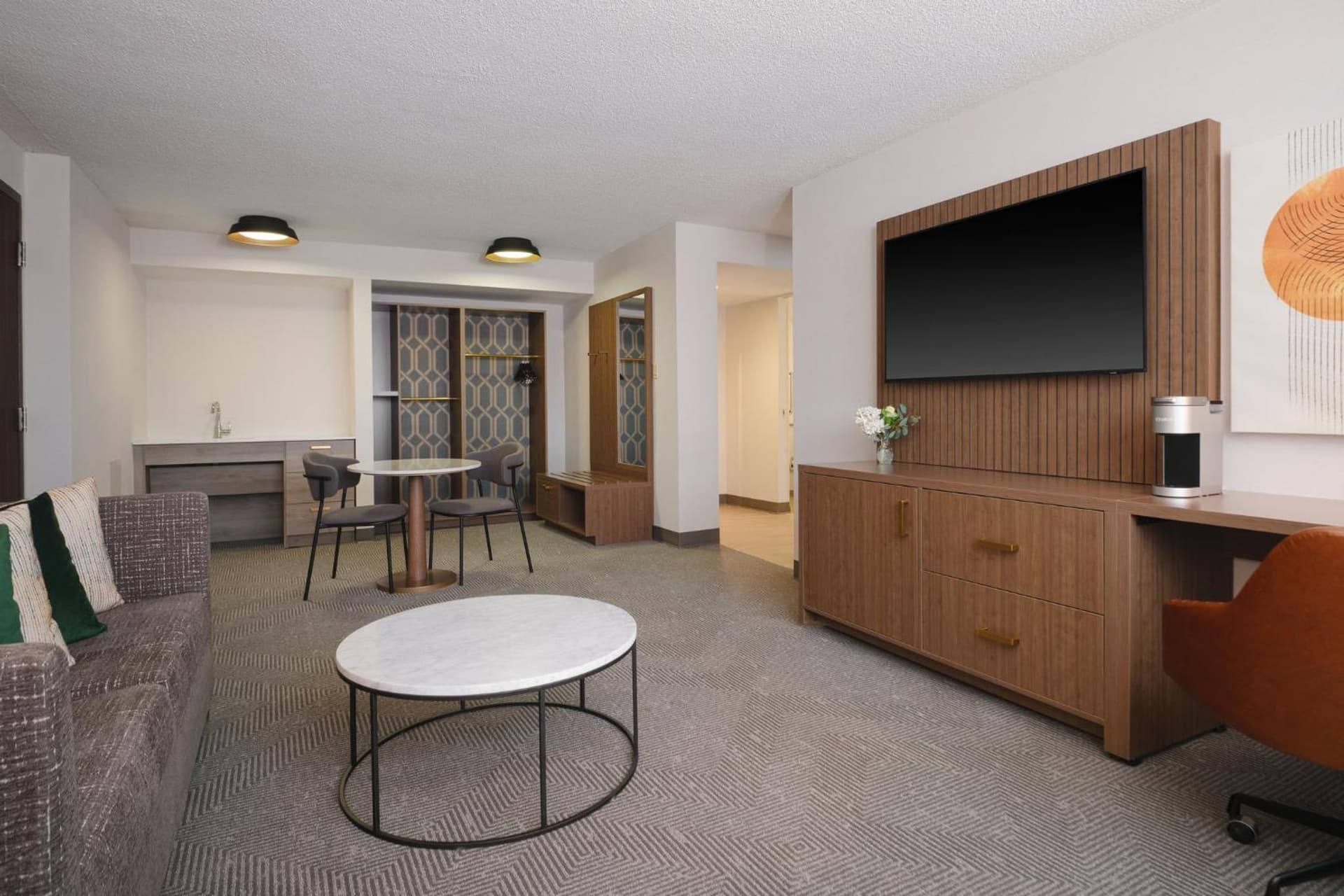 Holiday Inn Chicago O'Hare - Rosemont by IHG interior in Rosemont, IL — gallery photo 2