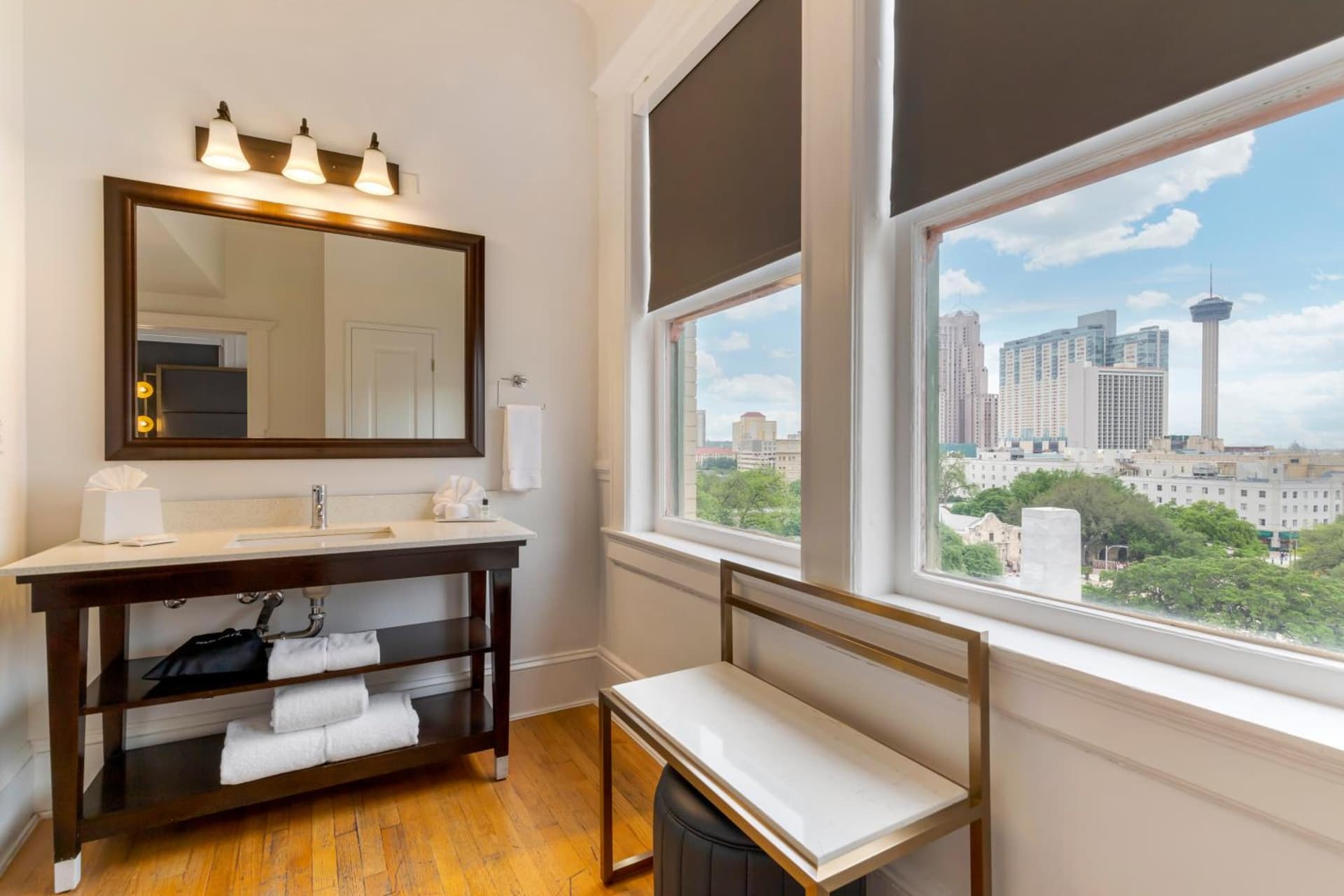 Hotel Gibbs Downtown Riverwalk gallery photo in San Antonio, TX — image 43
