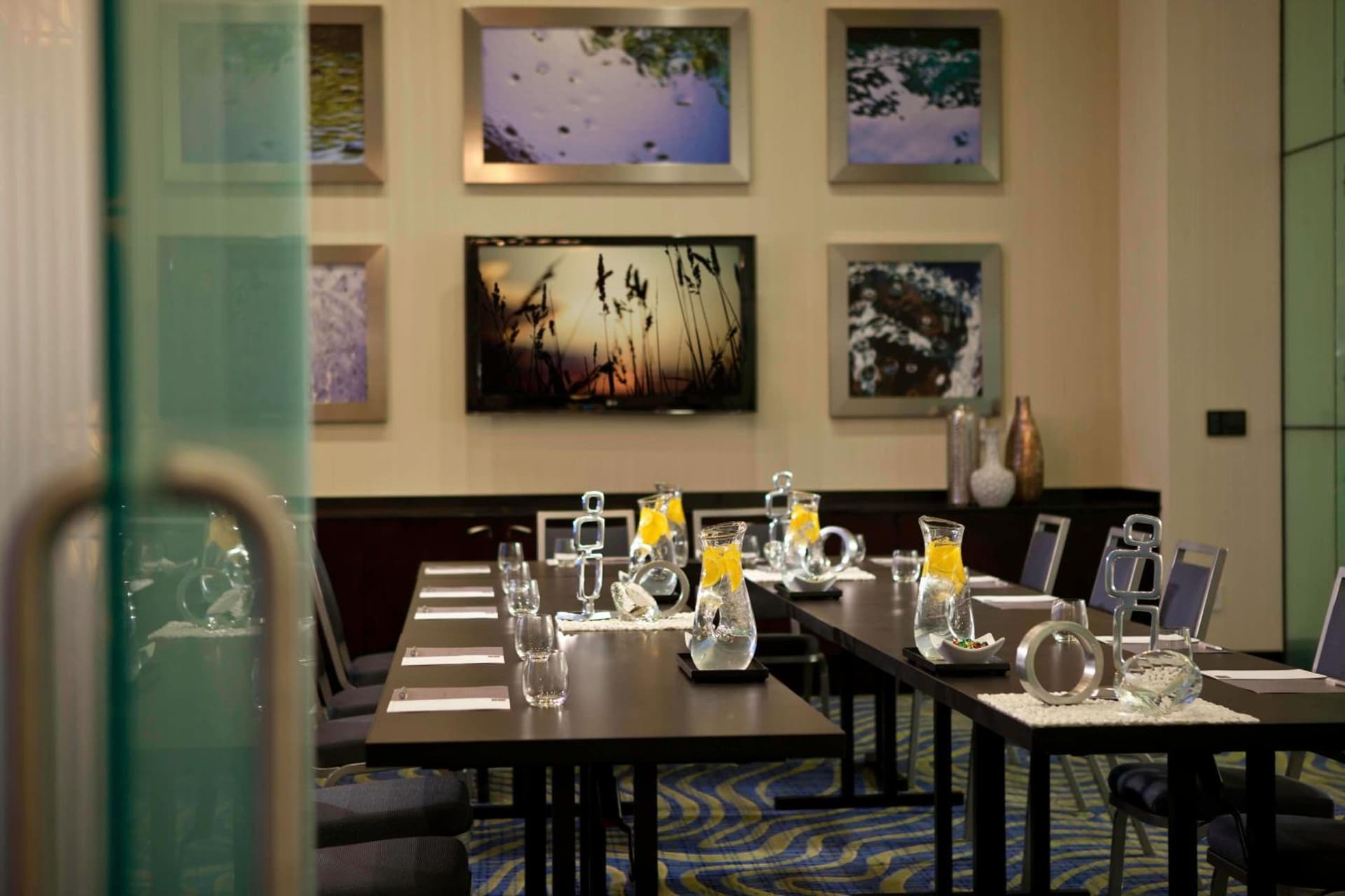 Renaissance Arlington Capital View Hotel gallery photo in Arlington, VA — image 10