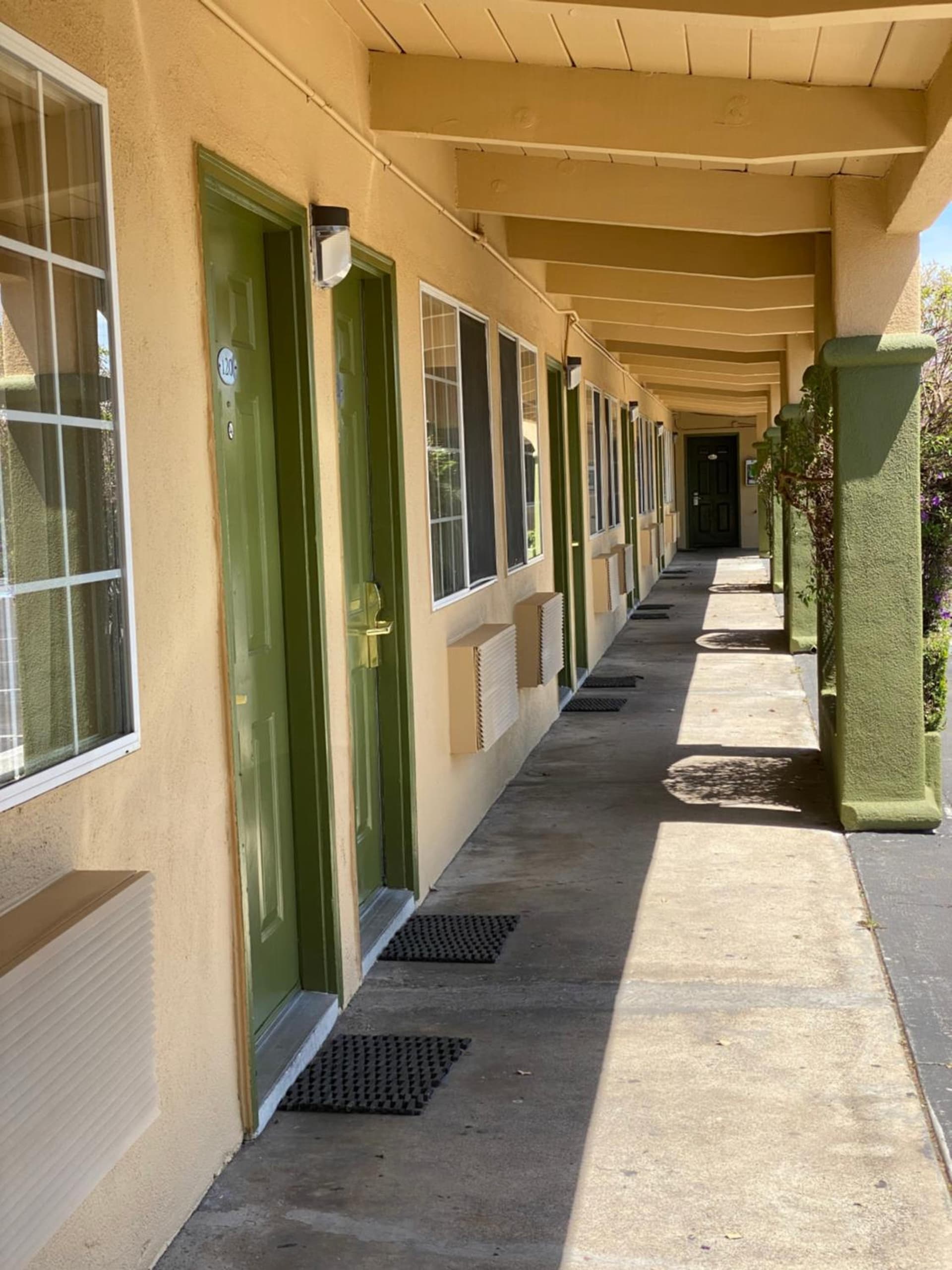 Holiday Motel gallery photo in Morgan Hill, CA — image 13