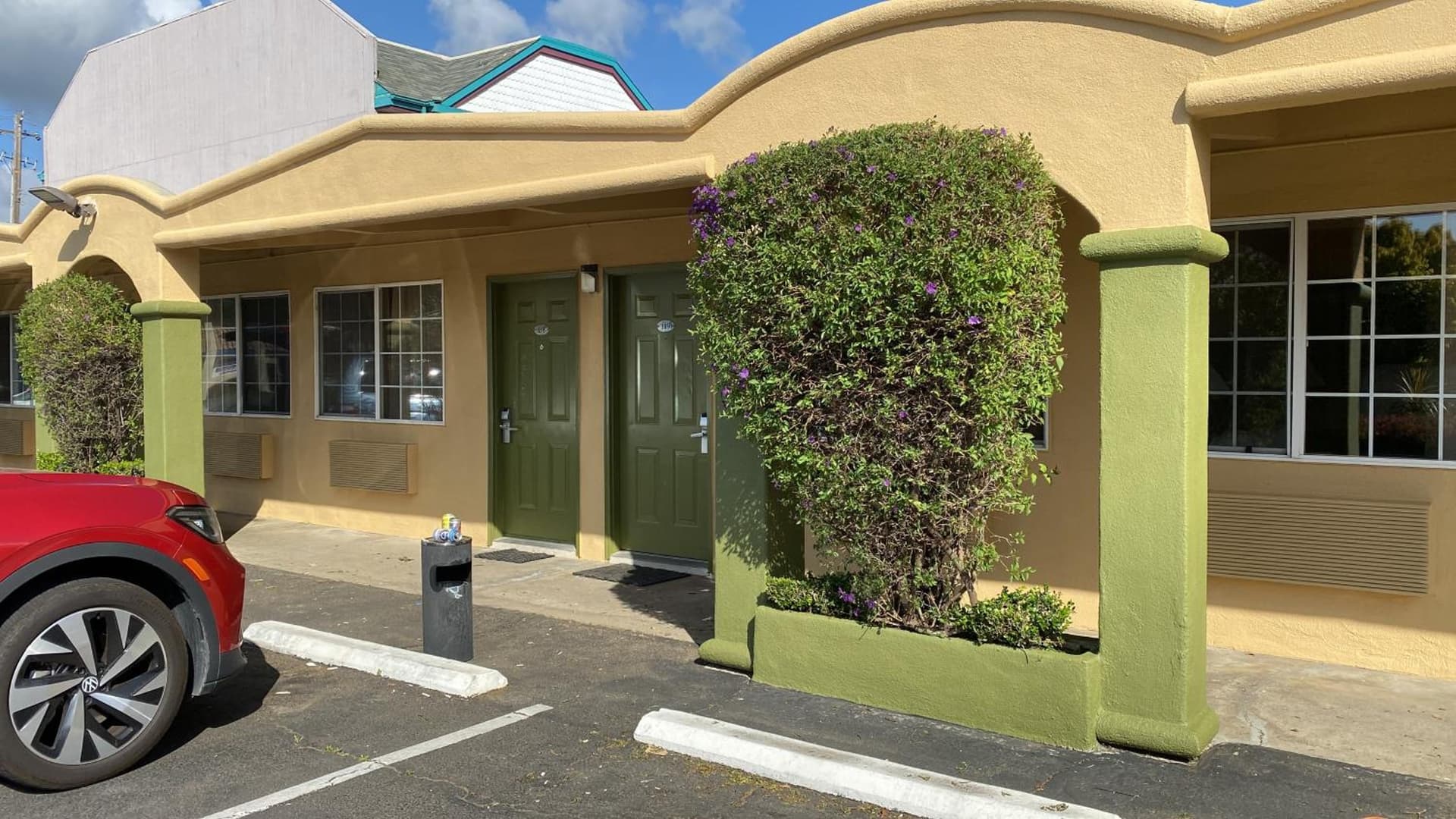 Holiday Motel gallery photo in Morgan Hill, CA — image 9