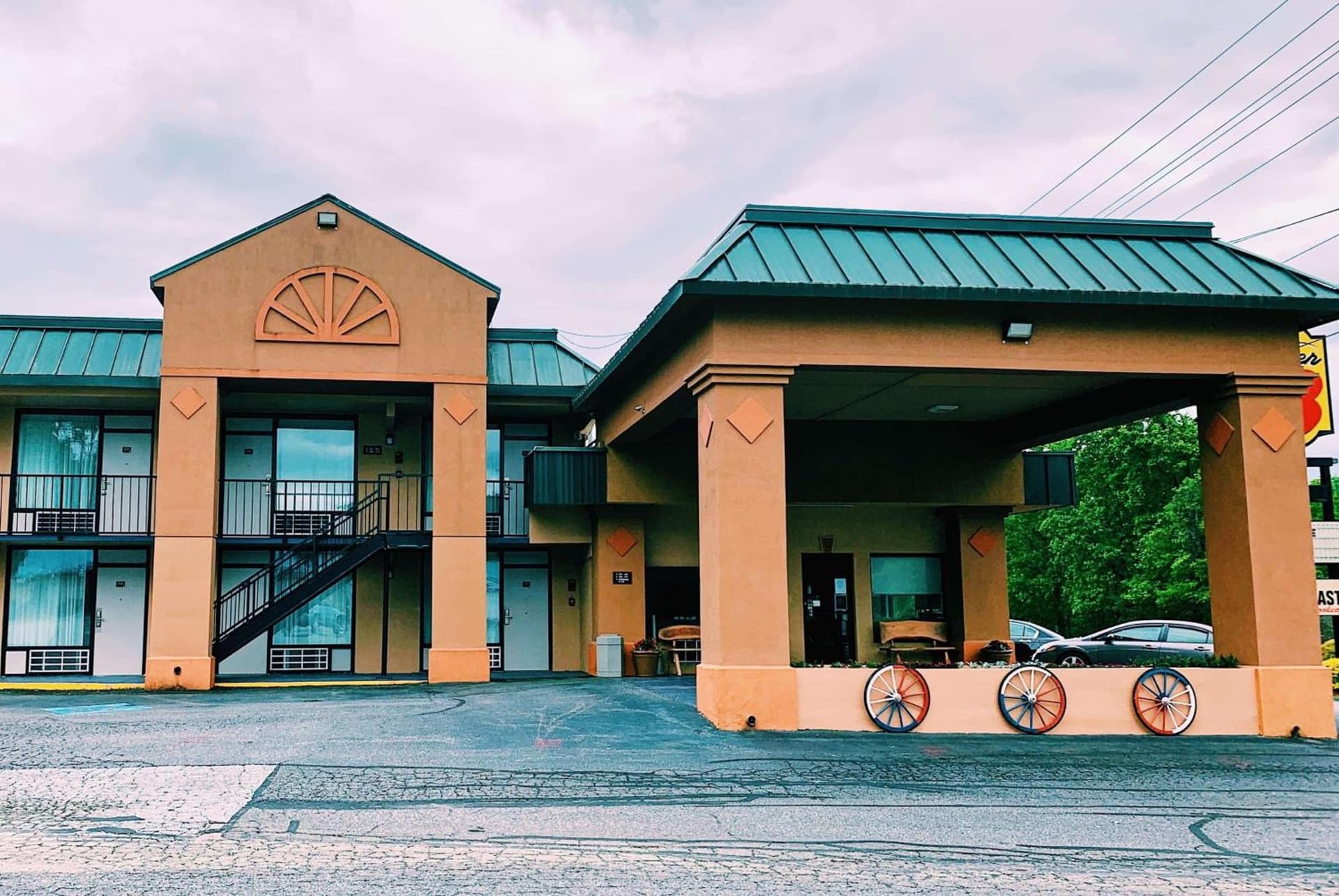 Super 8 by Wyndham Marion NC featured exterior or lobby in Marion, NC — similar hotel
