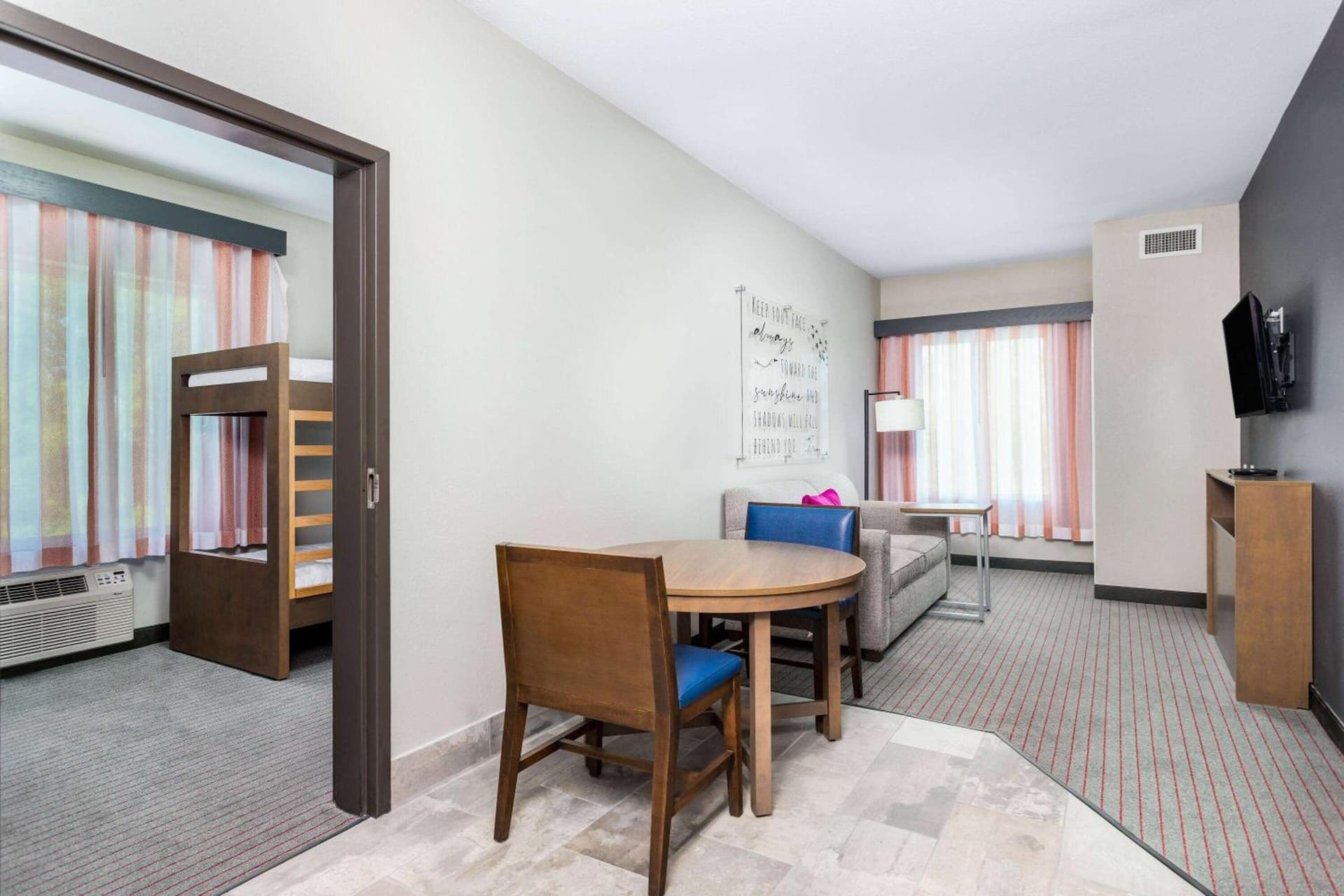La Quinta Inn & Suites by Wyndham Augusta Fort Eisenhower gallery photo in Augusta, GA — image 24