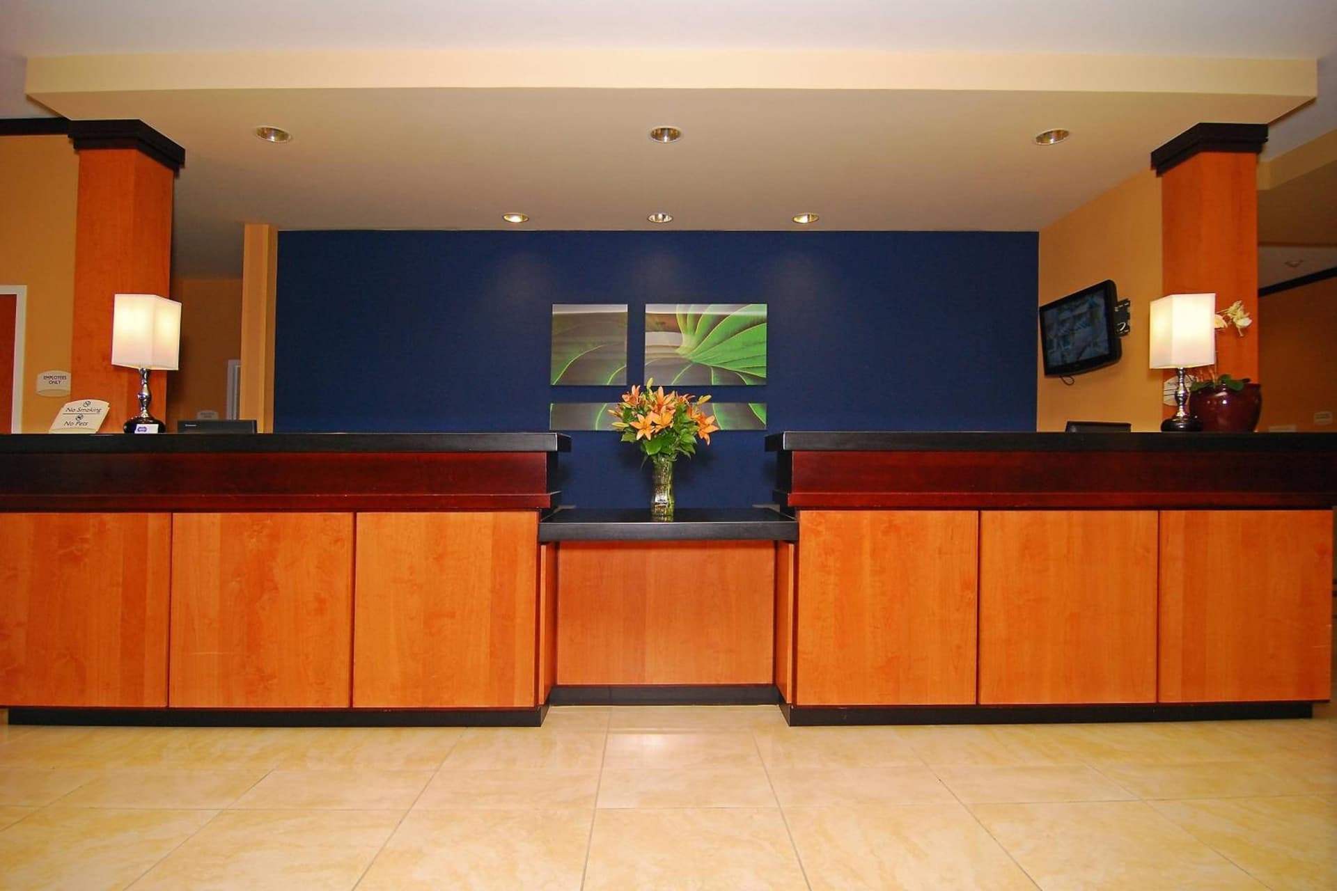Fairfield Inn & Suites Tehachapi interior in Tehachapi, CA — gallery photo 2
