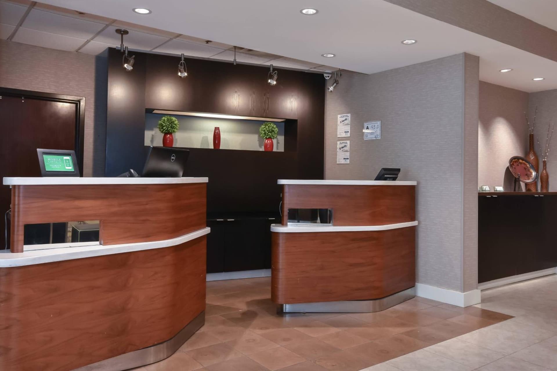 Courtyard by Marriott Charlotte Lake Norman interior in Huntersville, NC — gallery photo 2