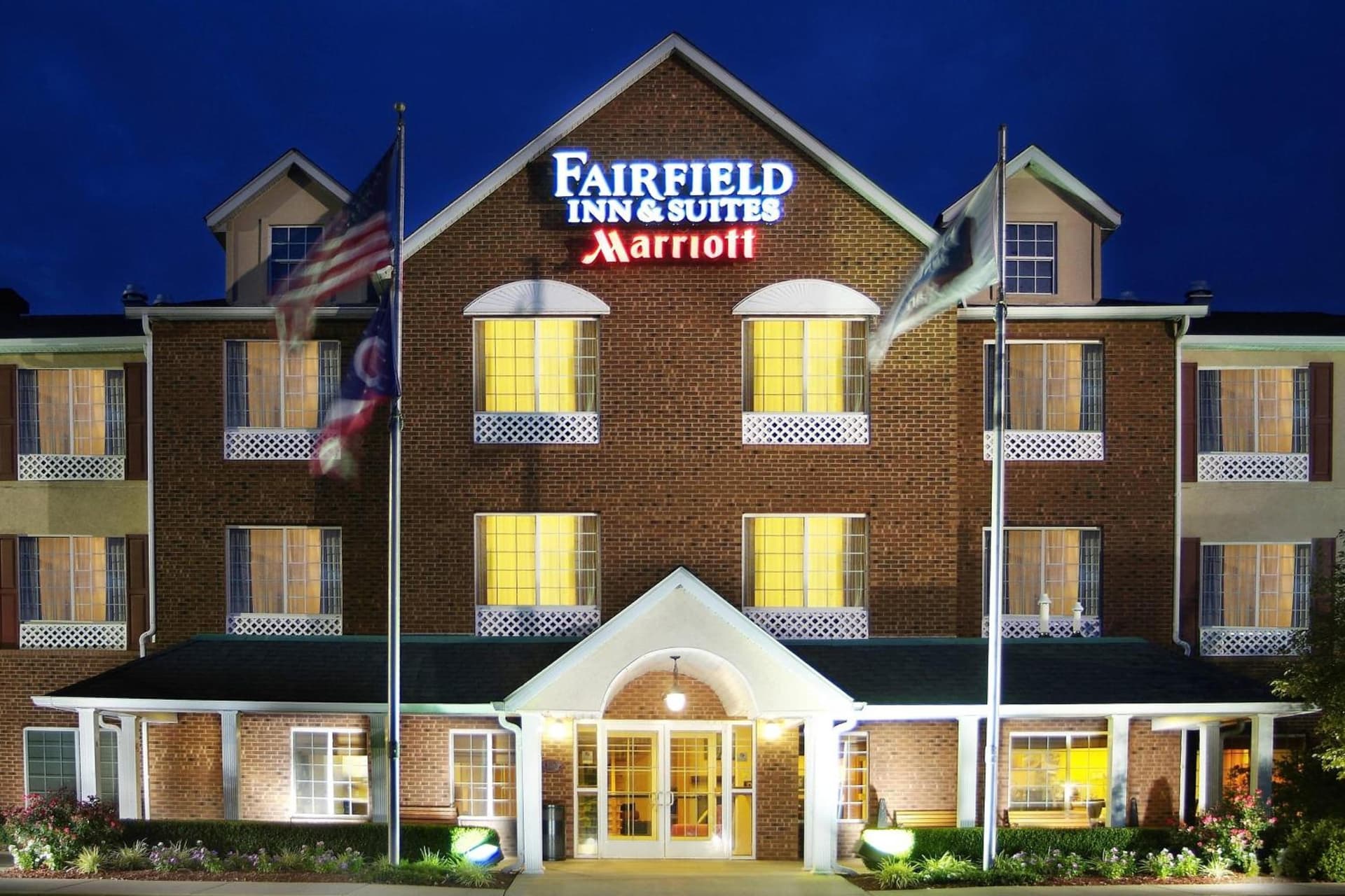 Fairfield Inn and Suites by Marriott Cincinnati Eastgate interior in Eastgate, OH — gallery photo 2
