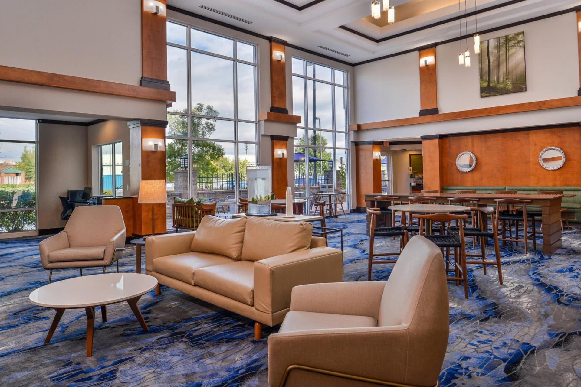 Fairfield Inn and Suites by Marriott Birmingham Pelham/I-65 interior in Pelham, AL — gallery photo 2