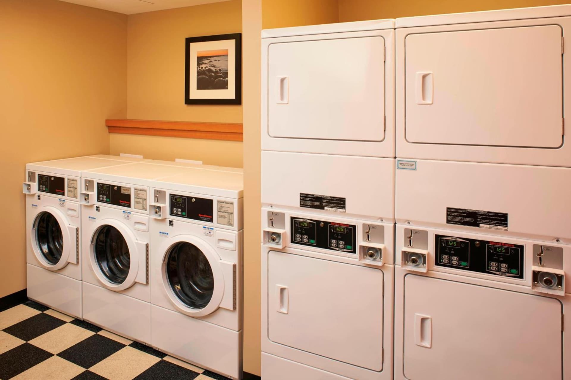 TownePlace Suites by Marriott Saginaw interior in Saginaw, MI — gallery photo 2