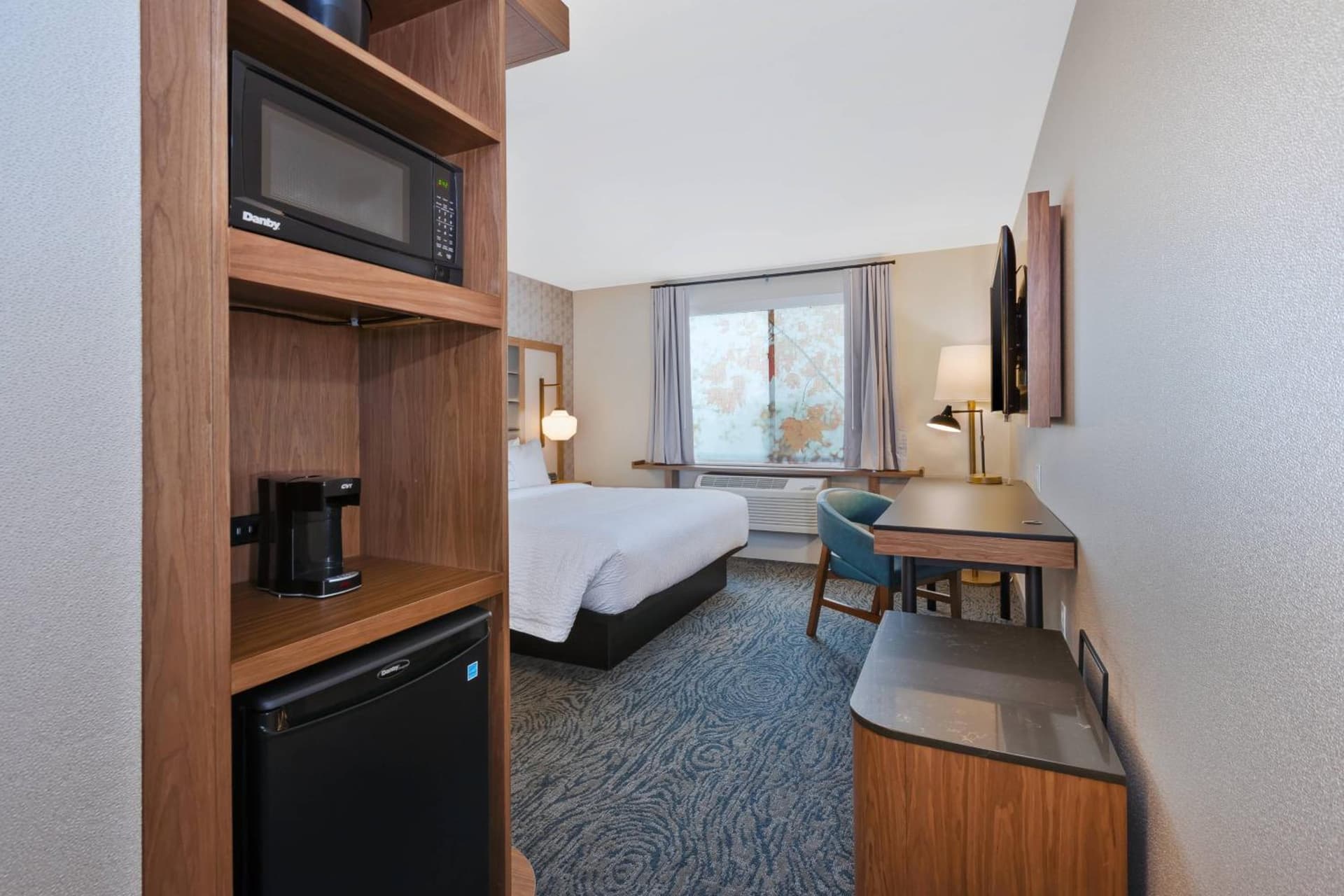 Fairfield Inn & Suites by Marriott Kalamazoo interior in Kalamazoo, MI — gallery photo 2