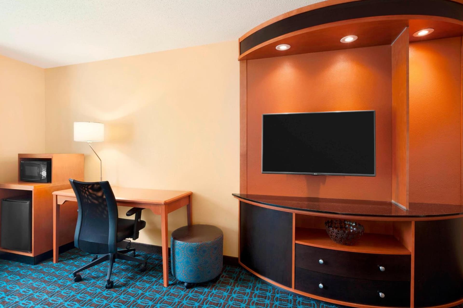 Fairfield Inn & Suites Lansing West property views in Delta Center Township — gallery photo 3