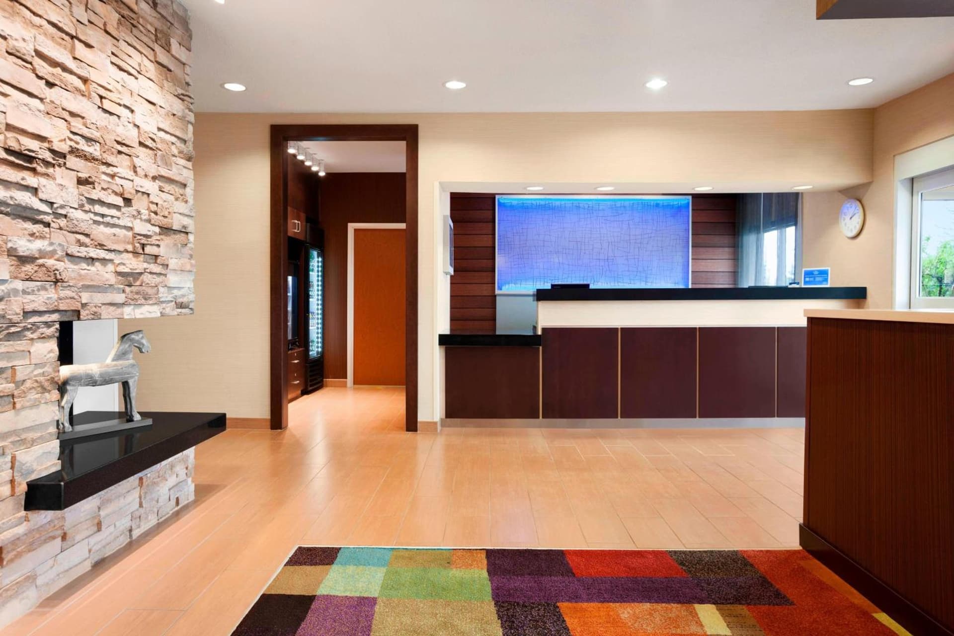 Fairfield Inn & Suites Lansing West interior in Delta Center Township — gallery photo 2