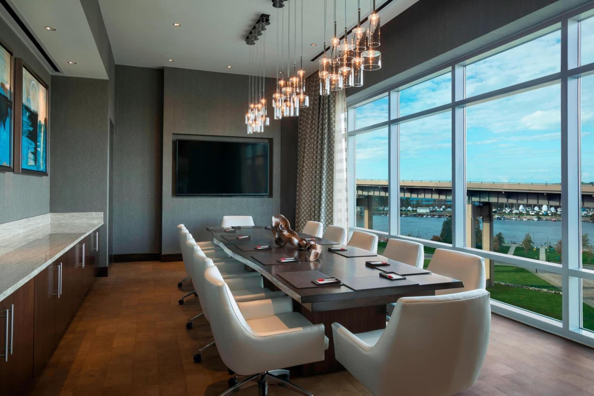 Buffalo Marriott at LECOM HARBORCENTER gallery photo in Buffalo, NY — image 13