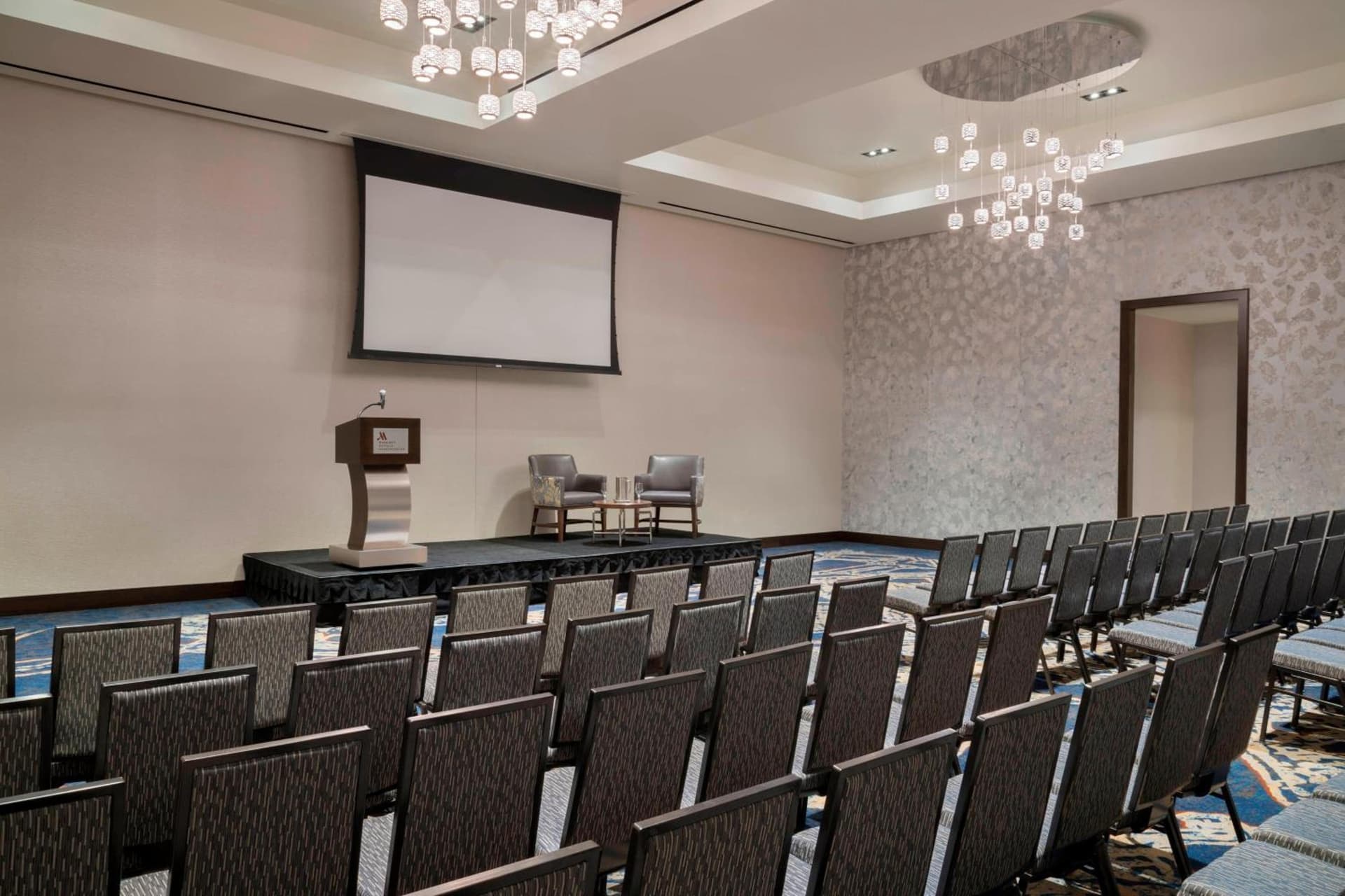 Buffalo Marriott at LECOM HARBORCENTER gallery photo in Buffalo, NY — image 8