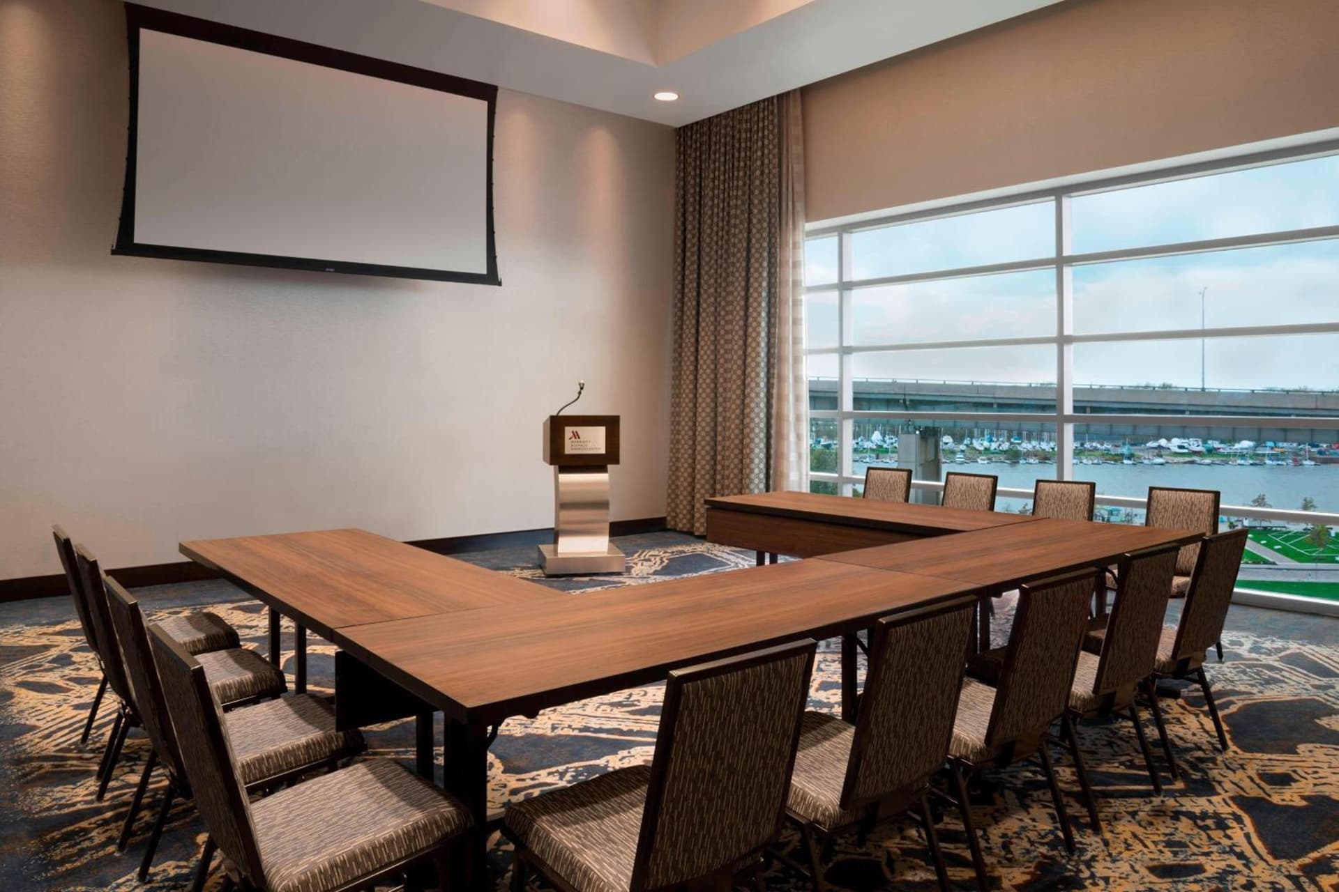 Buffalo Marriott at LECOM HARBORCENTER gallery photo in Buffalo, NY — image 32