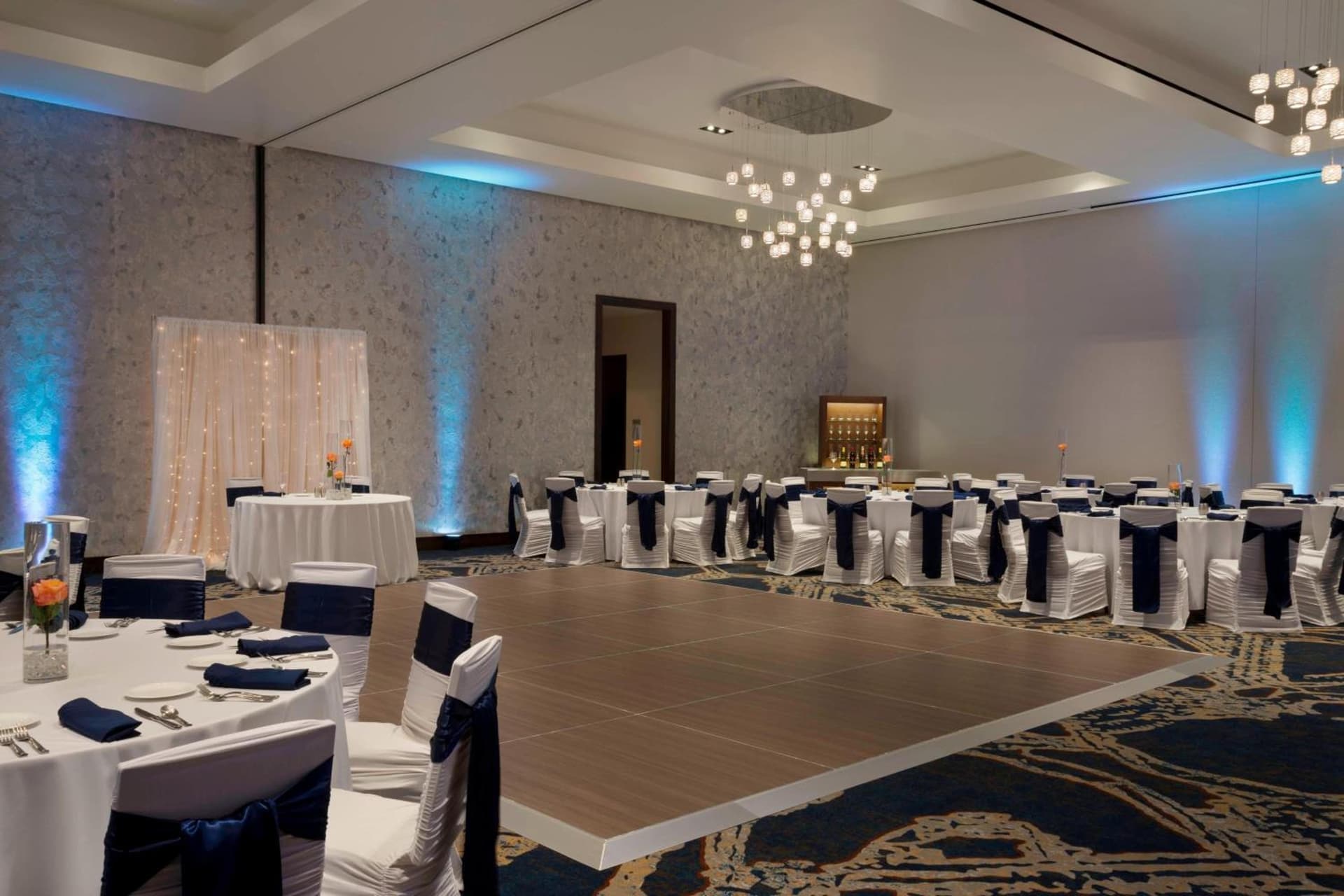 Buffalo Marriott at LECOM HARBORCENTER gallery photo in Buffalo, NY — image 43