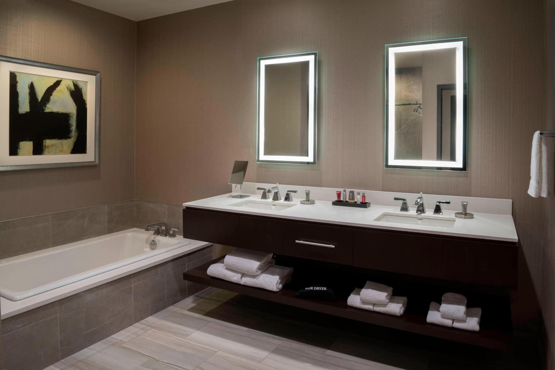 Buffalo Marriott at LECOM HARBORCENTER gallery photo in Buffalo, NY — image 16