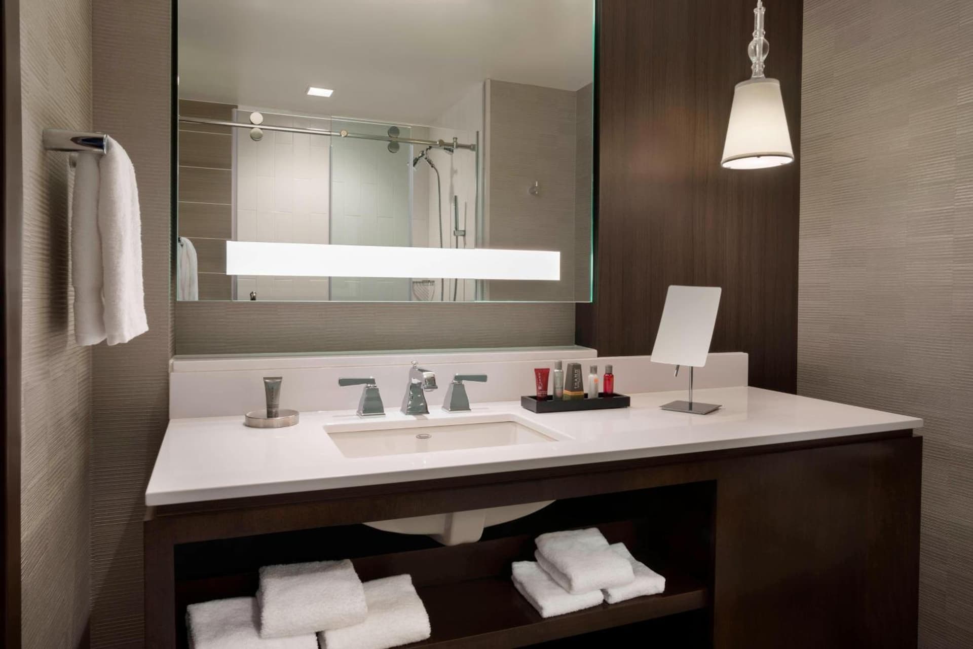 Buffalo Marriott at LECOM HARBORCENTER gallery photo in Buffalo, NY — image 19