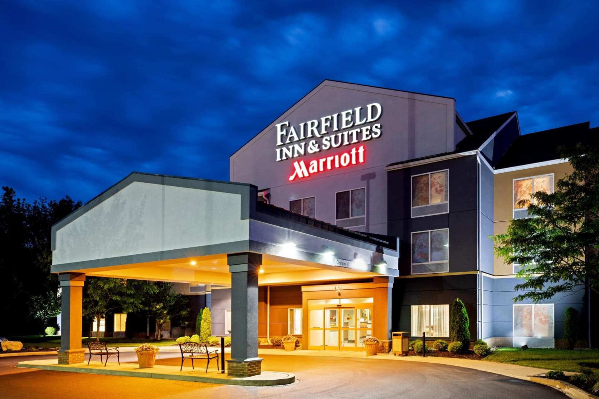 Fairfield Inn & Suites by Marriott Elizabethtown interior in Elizabethtown, KY — gallery photo 2