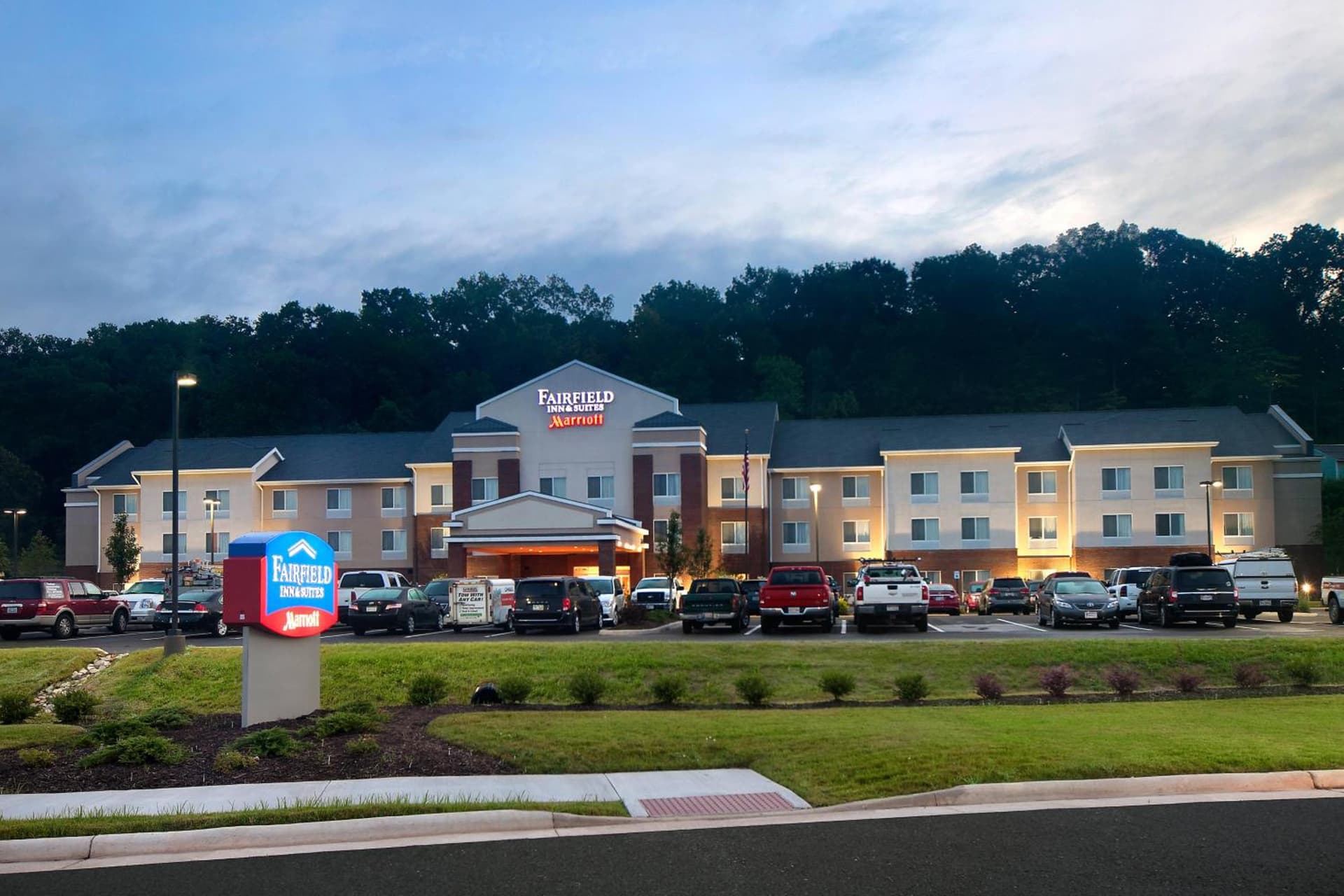 Fairfield Inn & Suites by Marriott Marietta featured exterior or lobby in Marietta, OH — similar hotel