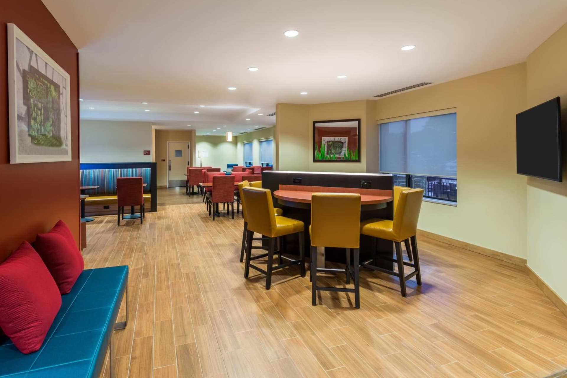 TownePlace Suites by Marriott Latham Albany Airport property views in Latham, NY — gallery photo 3