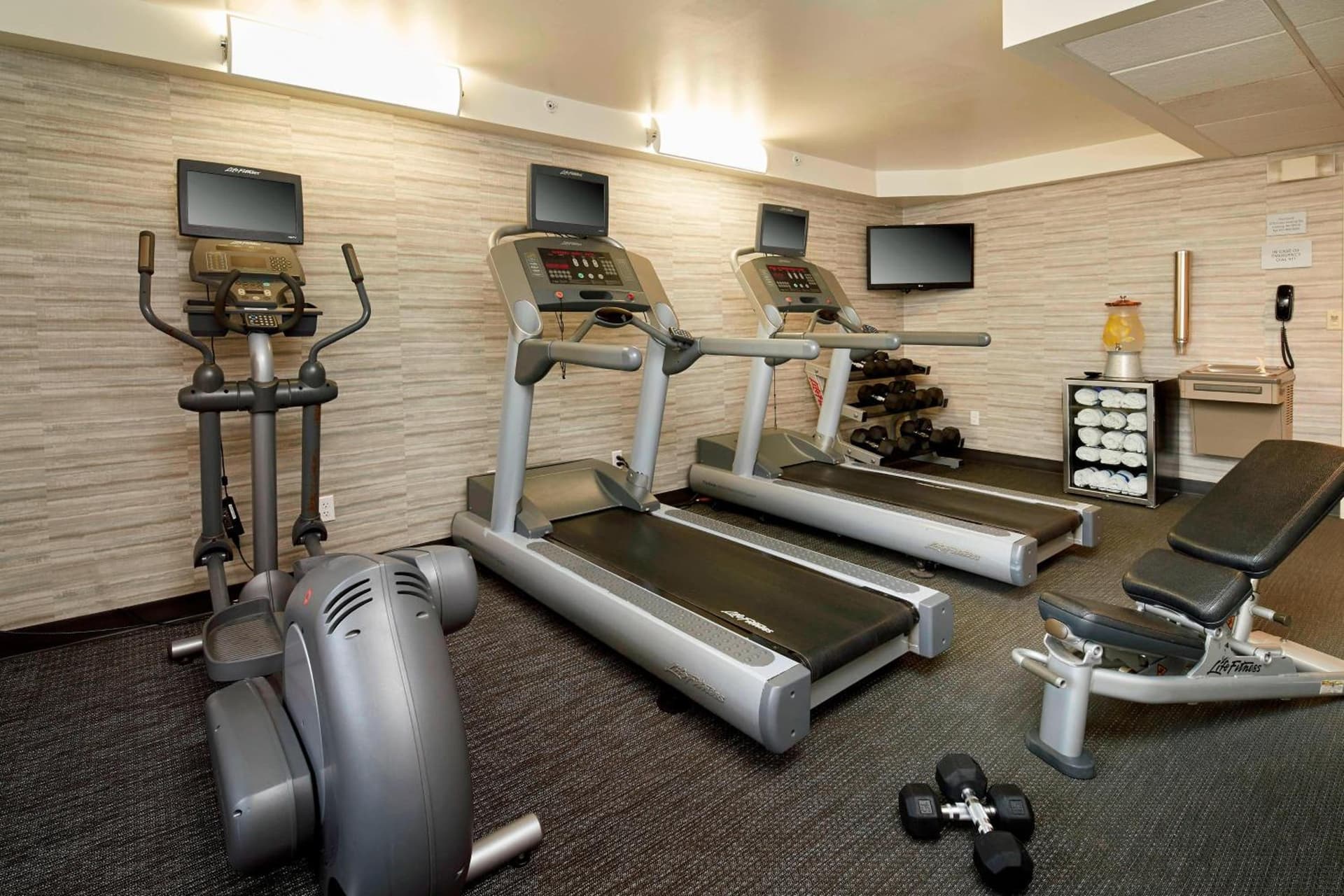 Courtyard by Marriott Lansing interior in Lansing, MI — gallery photo 2