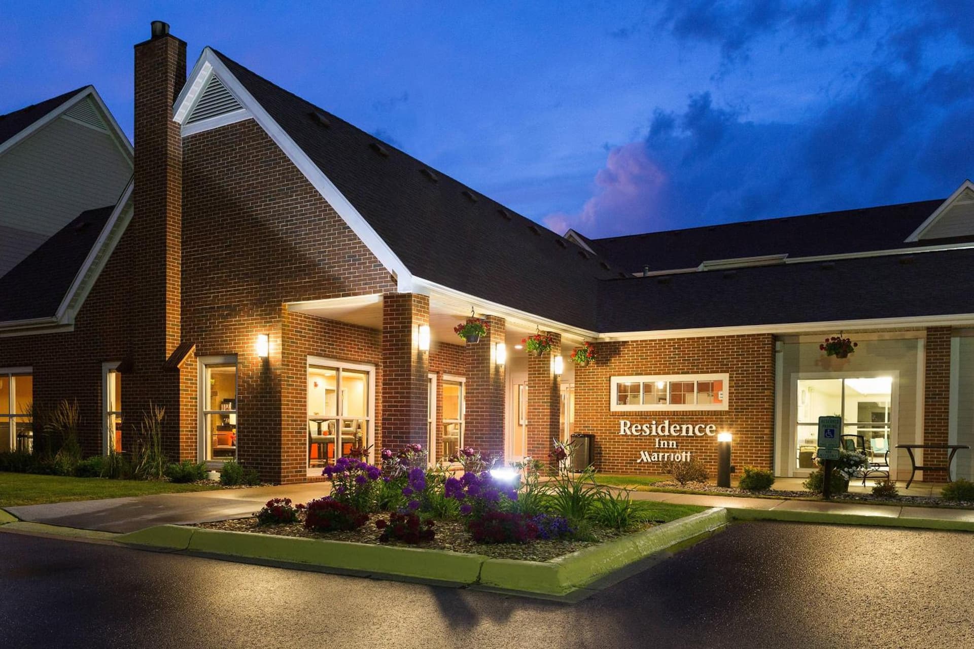 MainStay Suites Appleton Airport - Fox River Mall Area — hotel in Appleton, Wisconsin