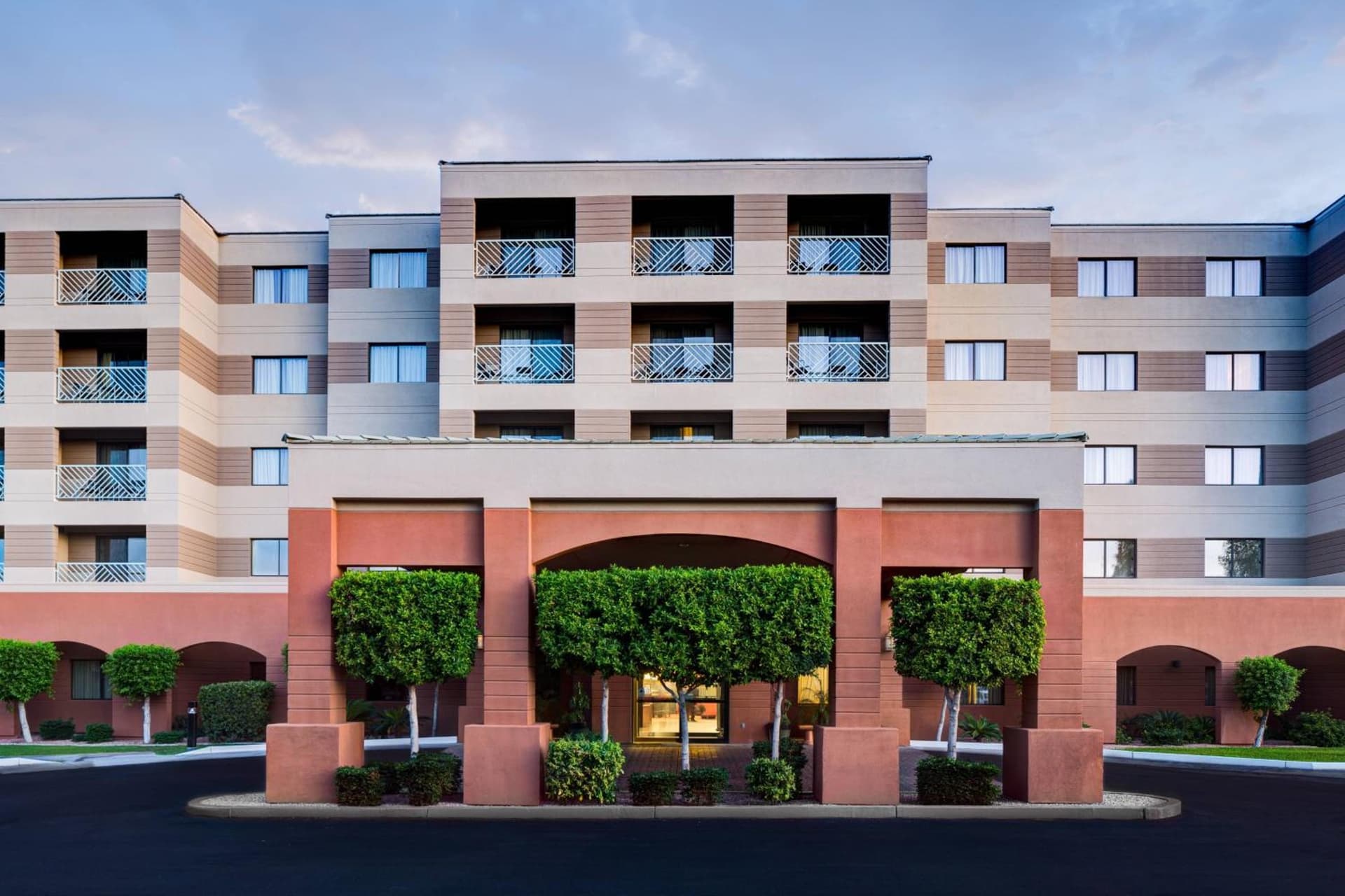 Courtyard by Marriott Scottsdale Old Town interior in Scottsdale, AZ — gallery photo 2