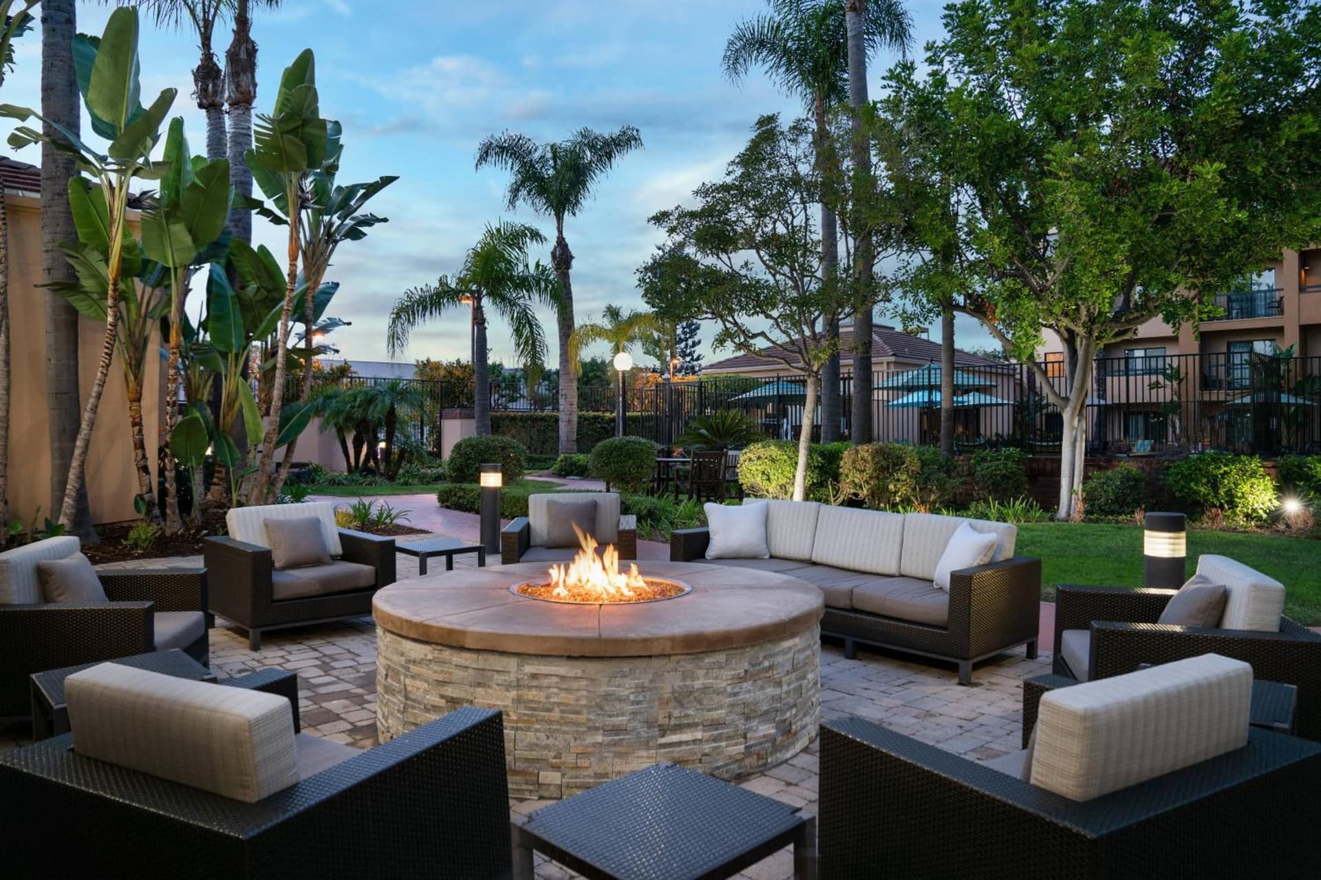 Courtyard Costa Mesa South Coast Metro gallery photo in Santa Ana, CA — image 7