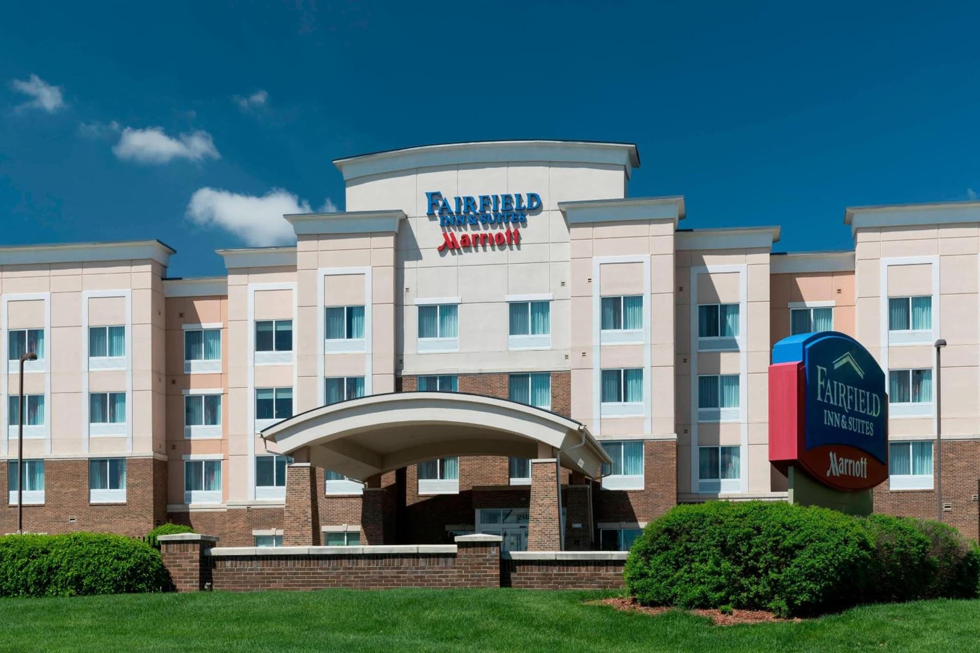 Fairfield Inn & Suites Kansas City Overland Park exterior or lobby in Overland Park, KS — main listing photo